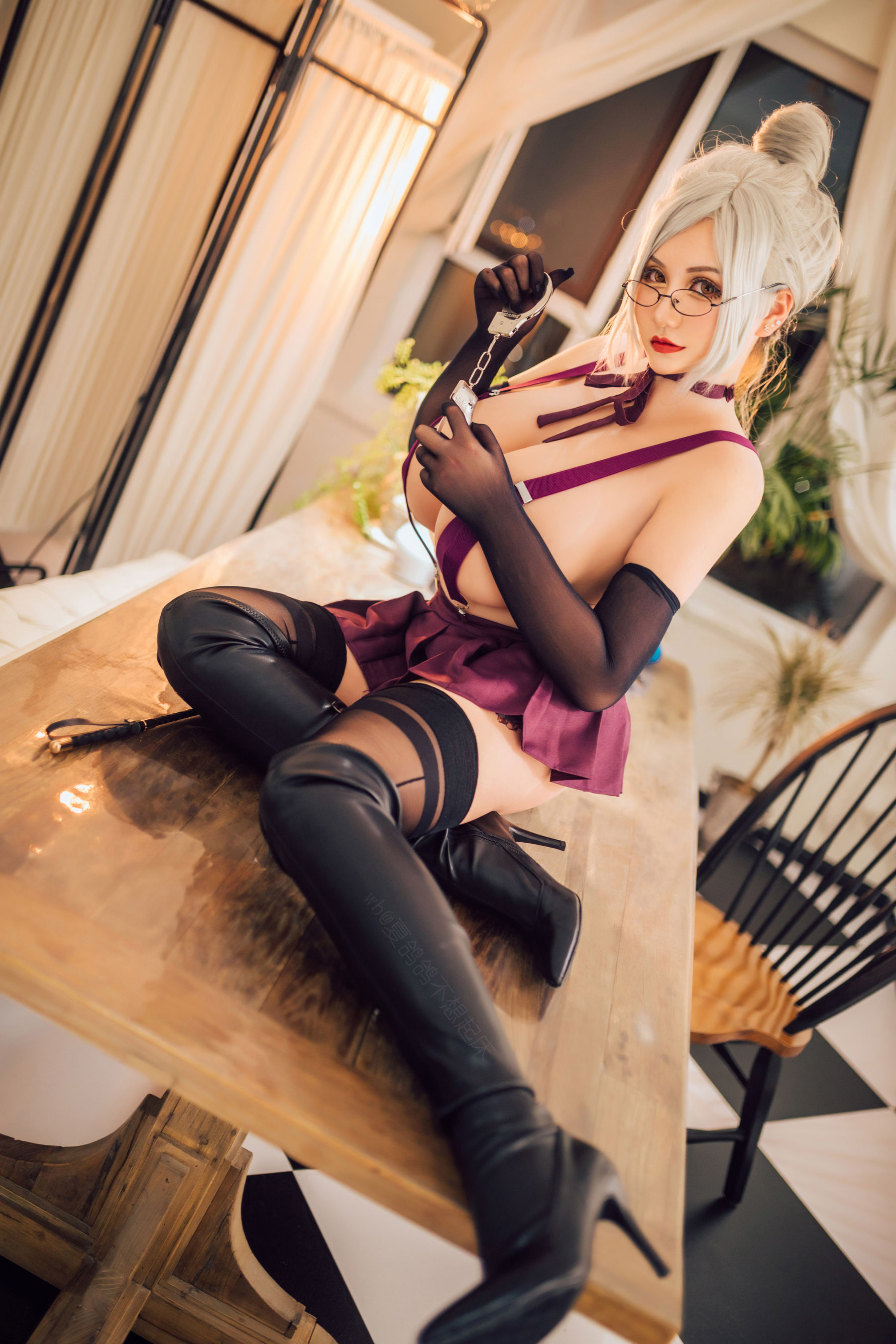 夏鸽鸽不想起床 – 白木芽衣子 女警 [40P] - 秀人网免费无水印在线套图写真