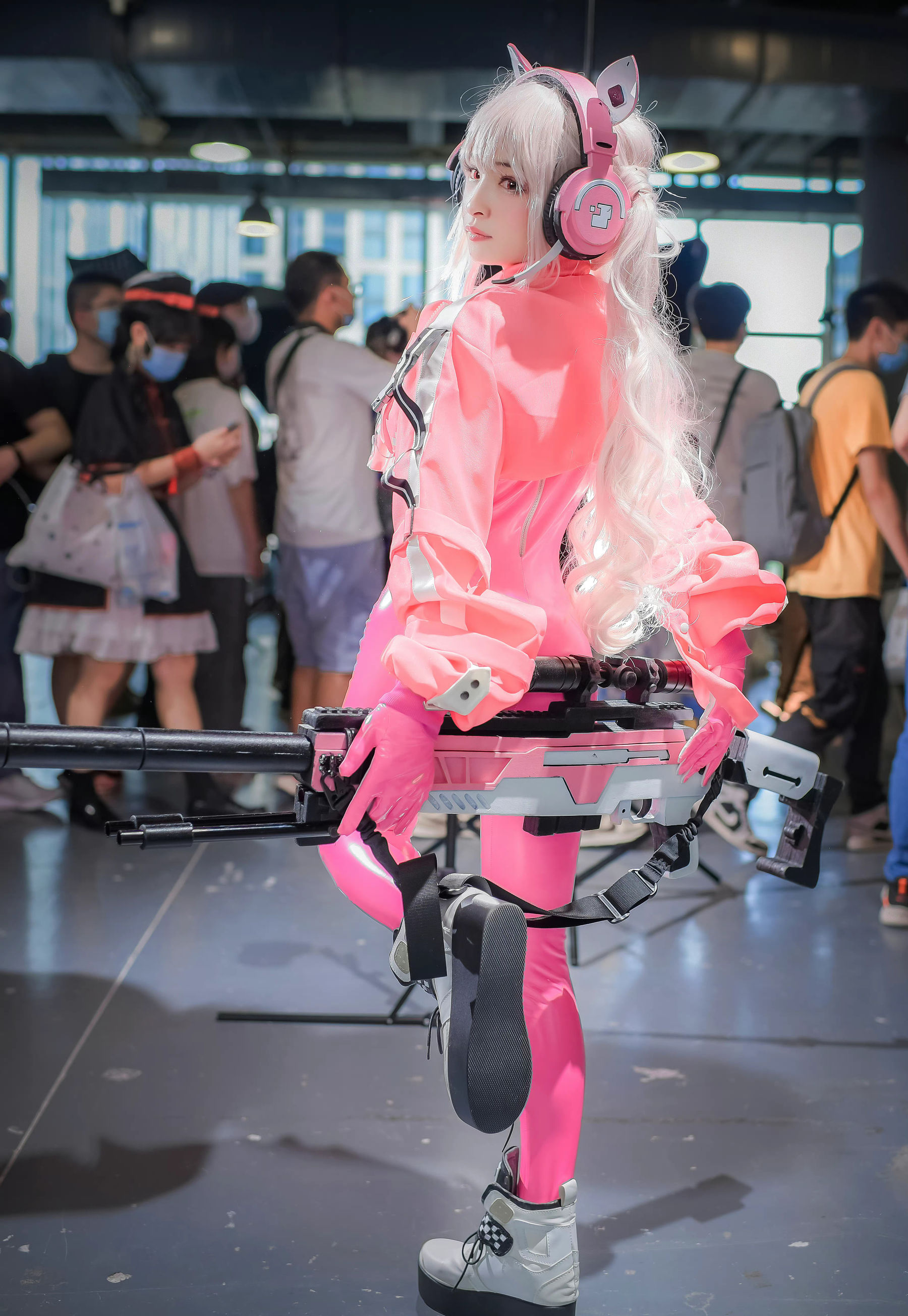 动漫博主九九八XY – 萤火虫漫展 NIKKE 胜利女神 爱丽丝 [18P] - 秀人网免费无水印在线套图写真