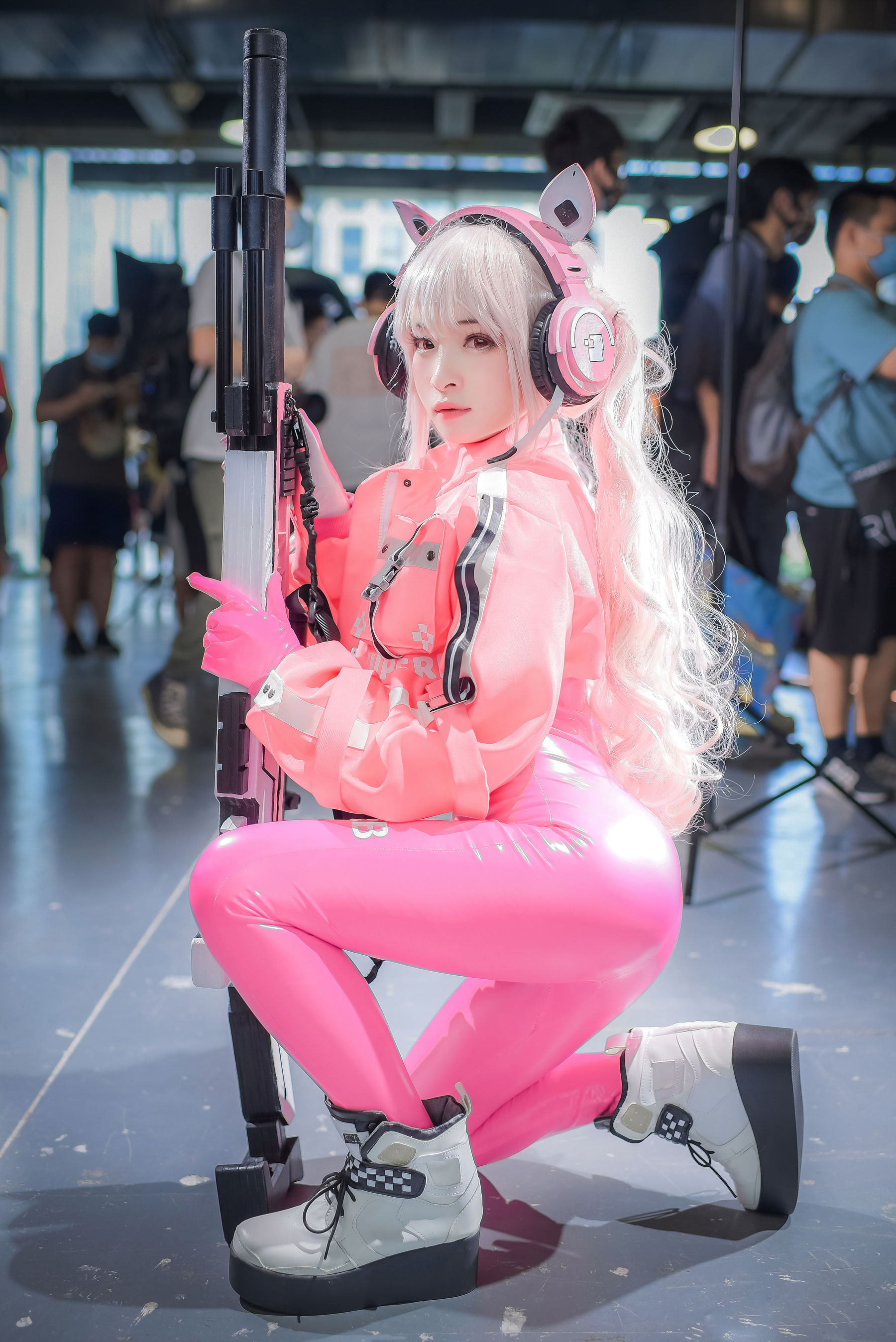 动漫博主九九八XY – 萤火虫漫展 NIKKE 胜利女神 爱丽丝 [18P] - 秀人网免费无水印在线套图写真