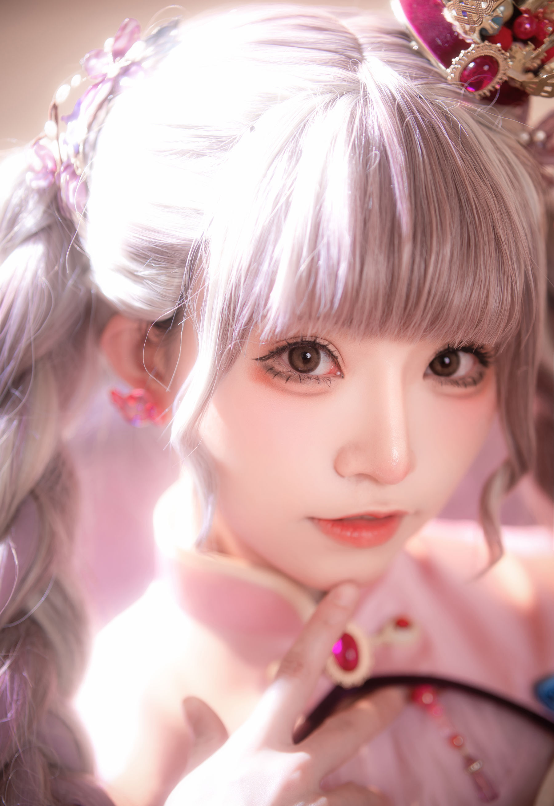 动漫博主Kitaro_绮太郎 – 甜皇后 [18P] - 秀人网免费无水印在线套图写真