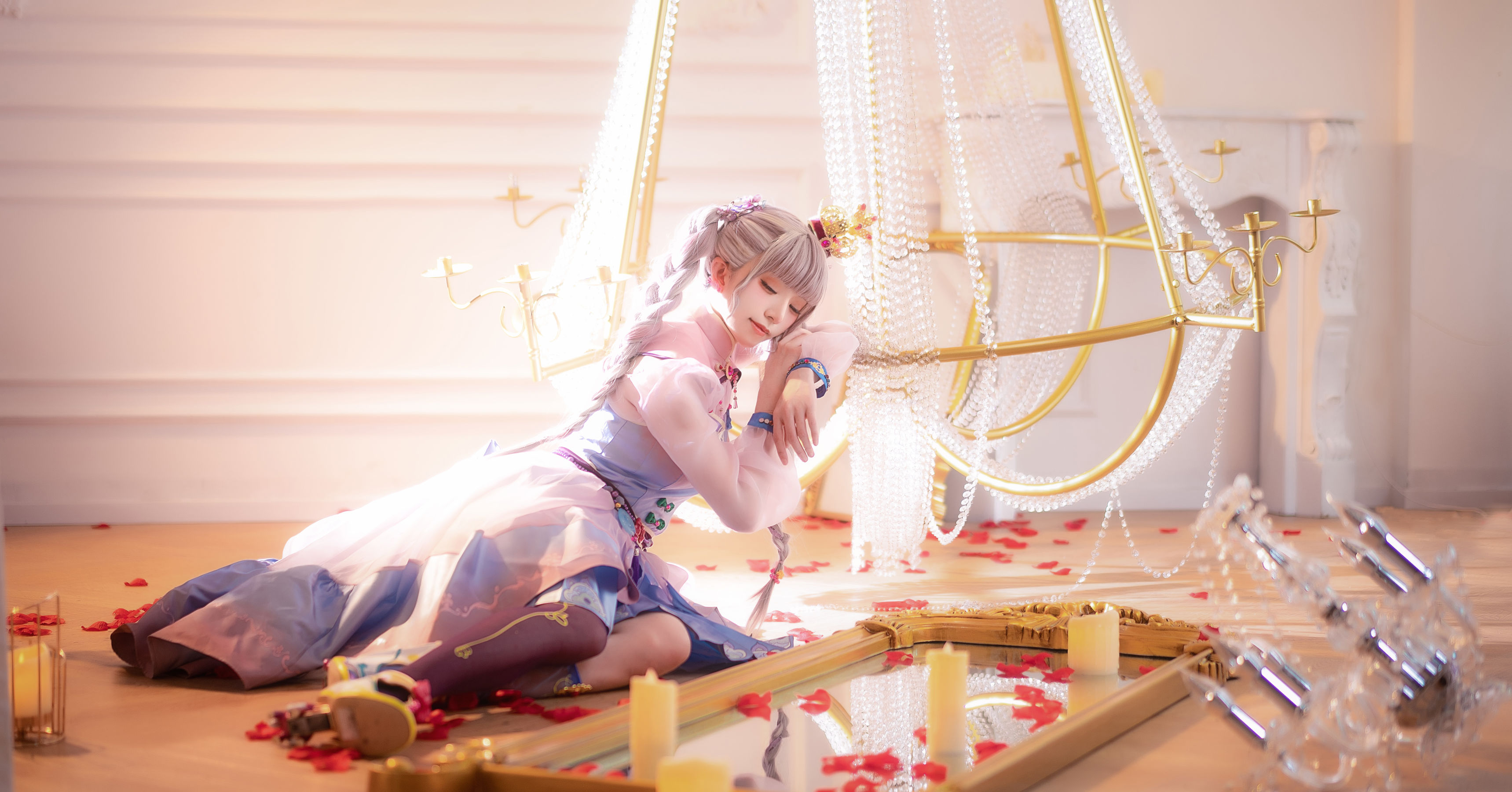 动漫博主Kitaro_绮太郎 – 甜皇后 [18P] - 秀人网免费无水印在线套图写真