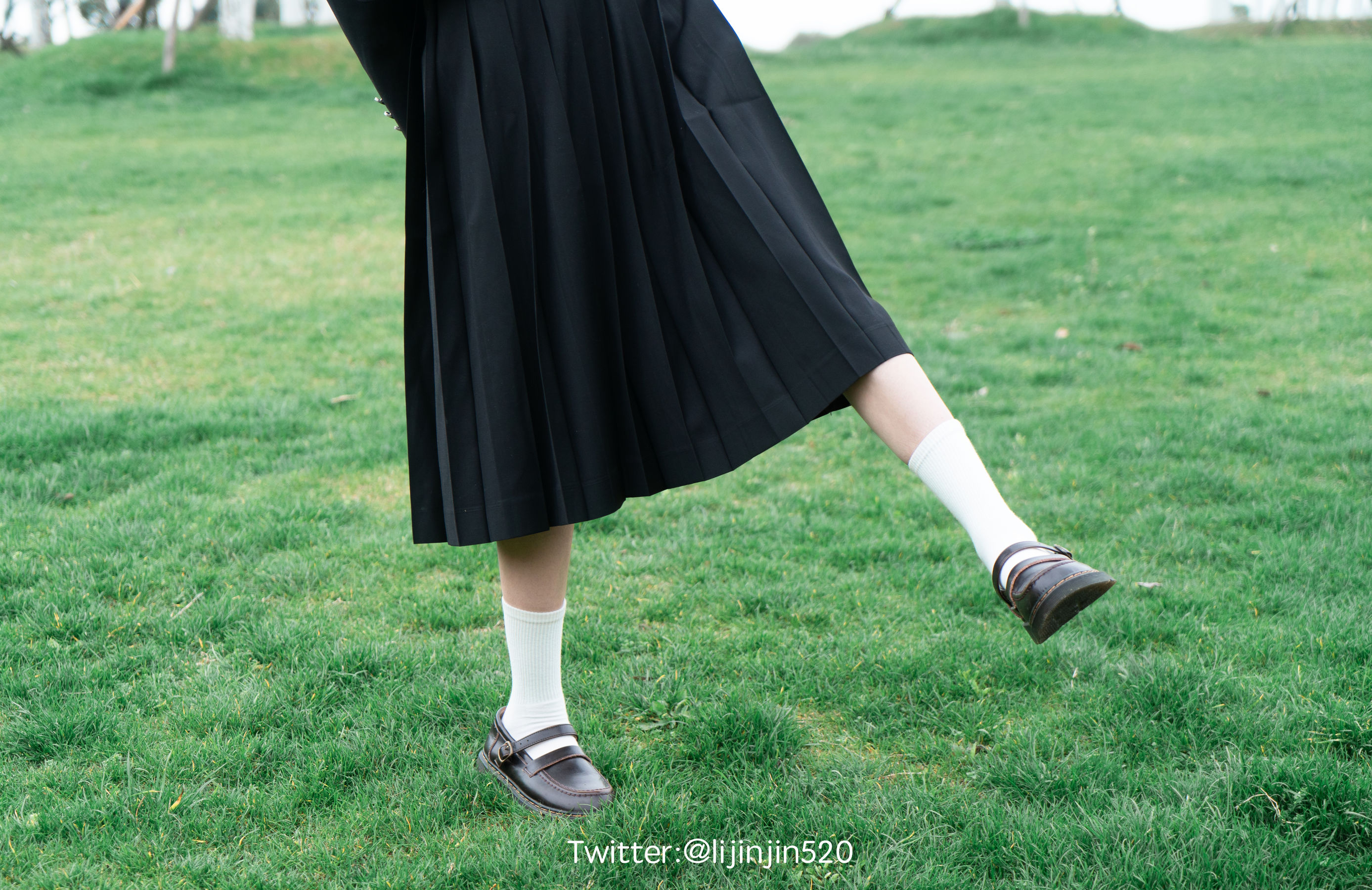 梨瑾瑾 – 户外黑长服 [20P] - 秀人网免费无水印在线套图写真