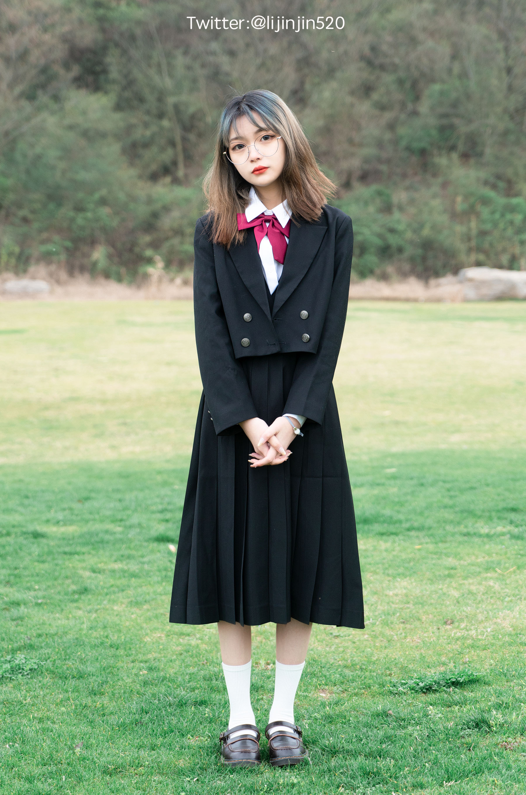 梨瑾瑾 – 户外黑长服 [20P] - 秀人网免费无水印在线套图写真