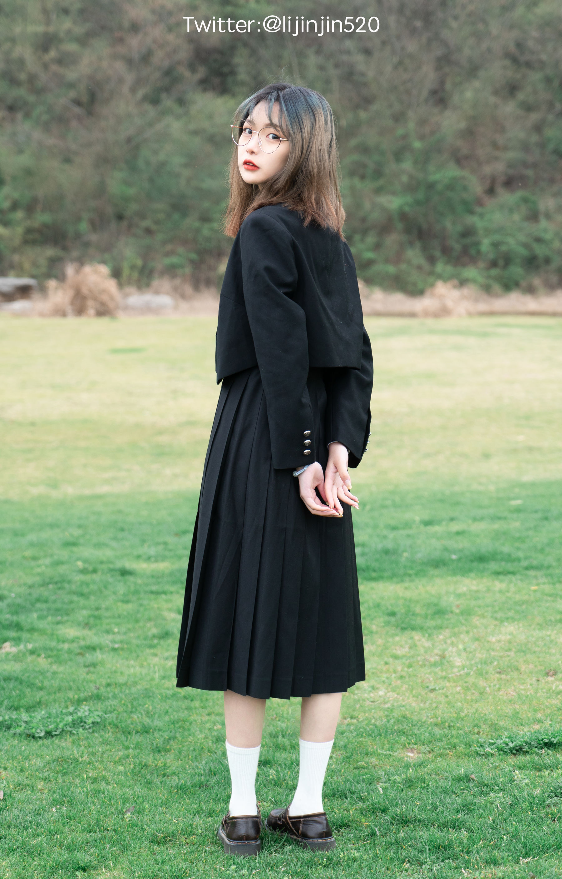 梨瑾瑾 – 户外黑长服 [20P] - 秀人网免费无水印在线套图写真