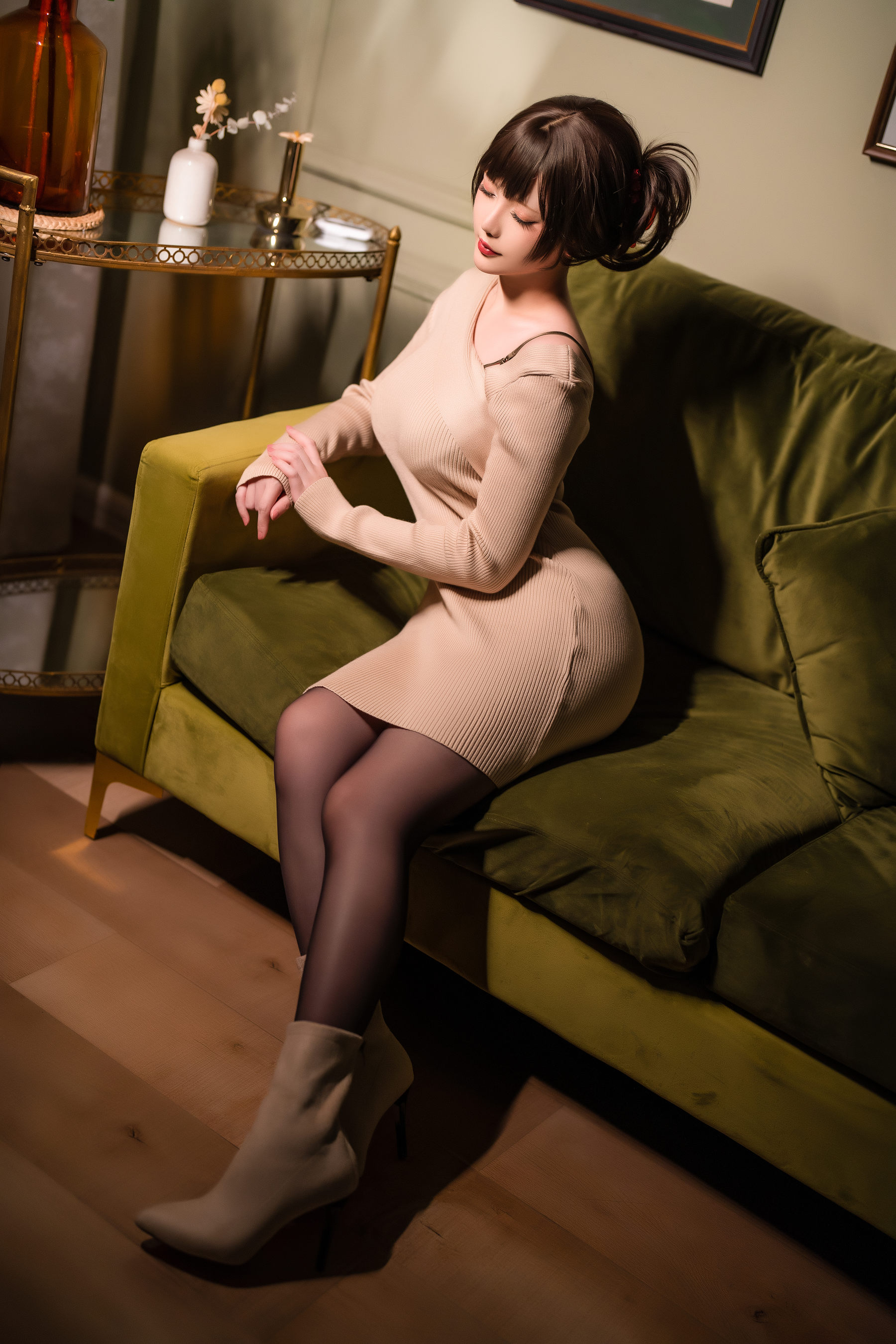 Coser小姐姐星之迟迟 – 室内 生香 [106P] - 秀人网免费无水印在线套图写真