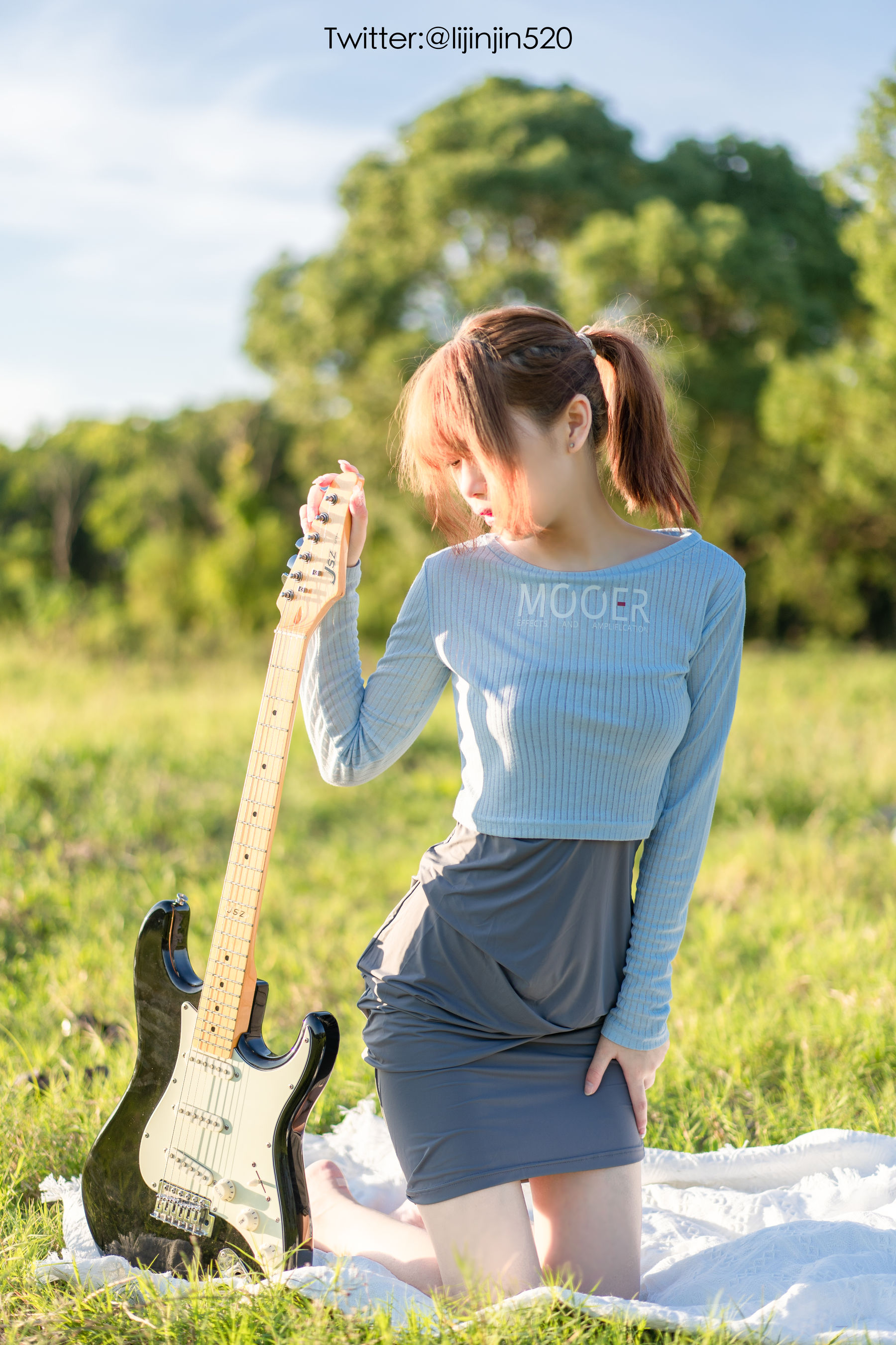 梨瑾瑾 – 吉他妹妹 [14P] - 秀人网免费无水印在线套图写真