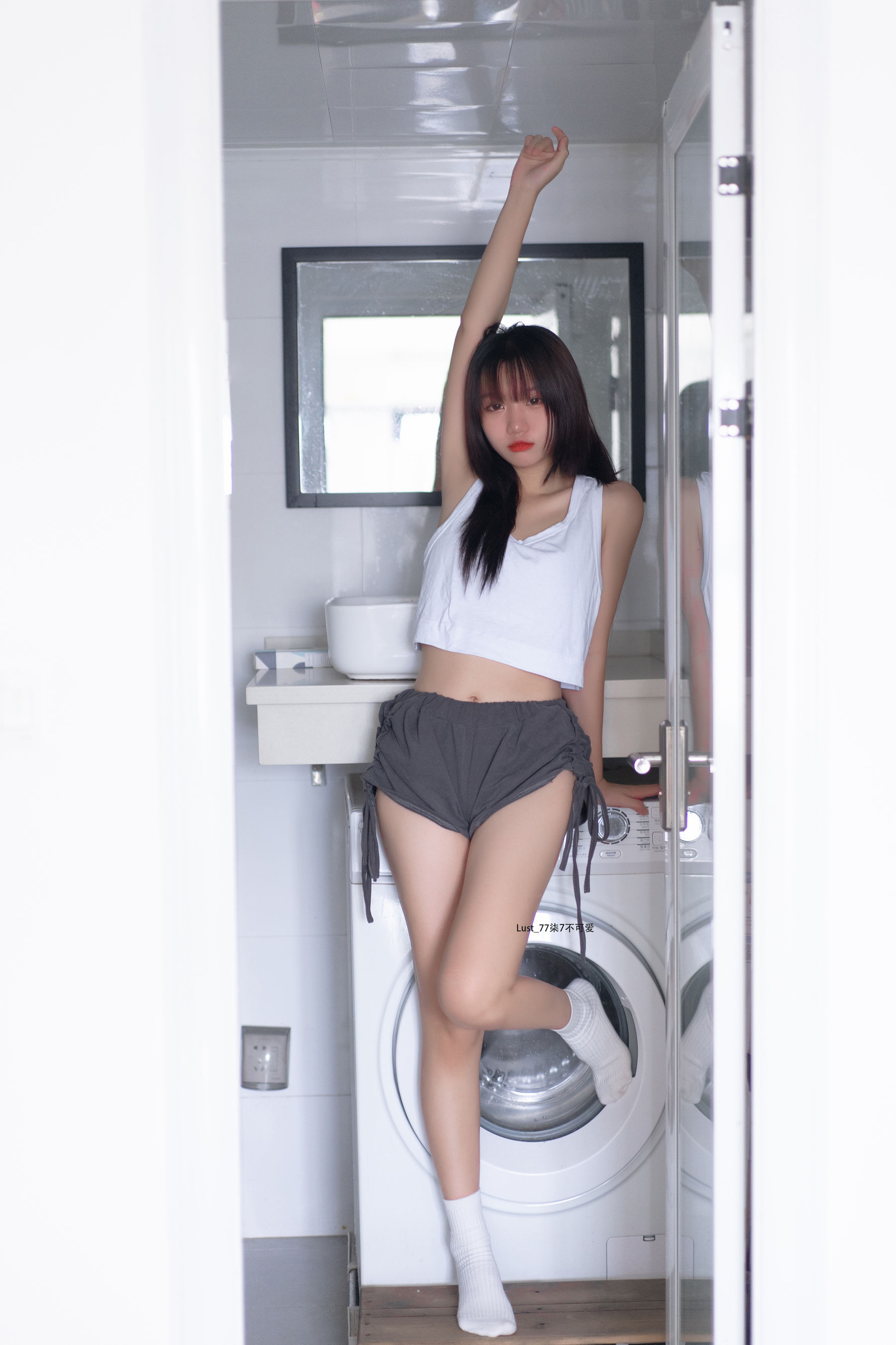 动漫博主柒柒要乖哦 – 初恋背心 [111P] - 秀人网免费无水印在线套图写真