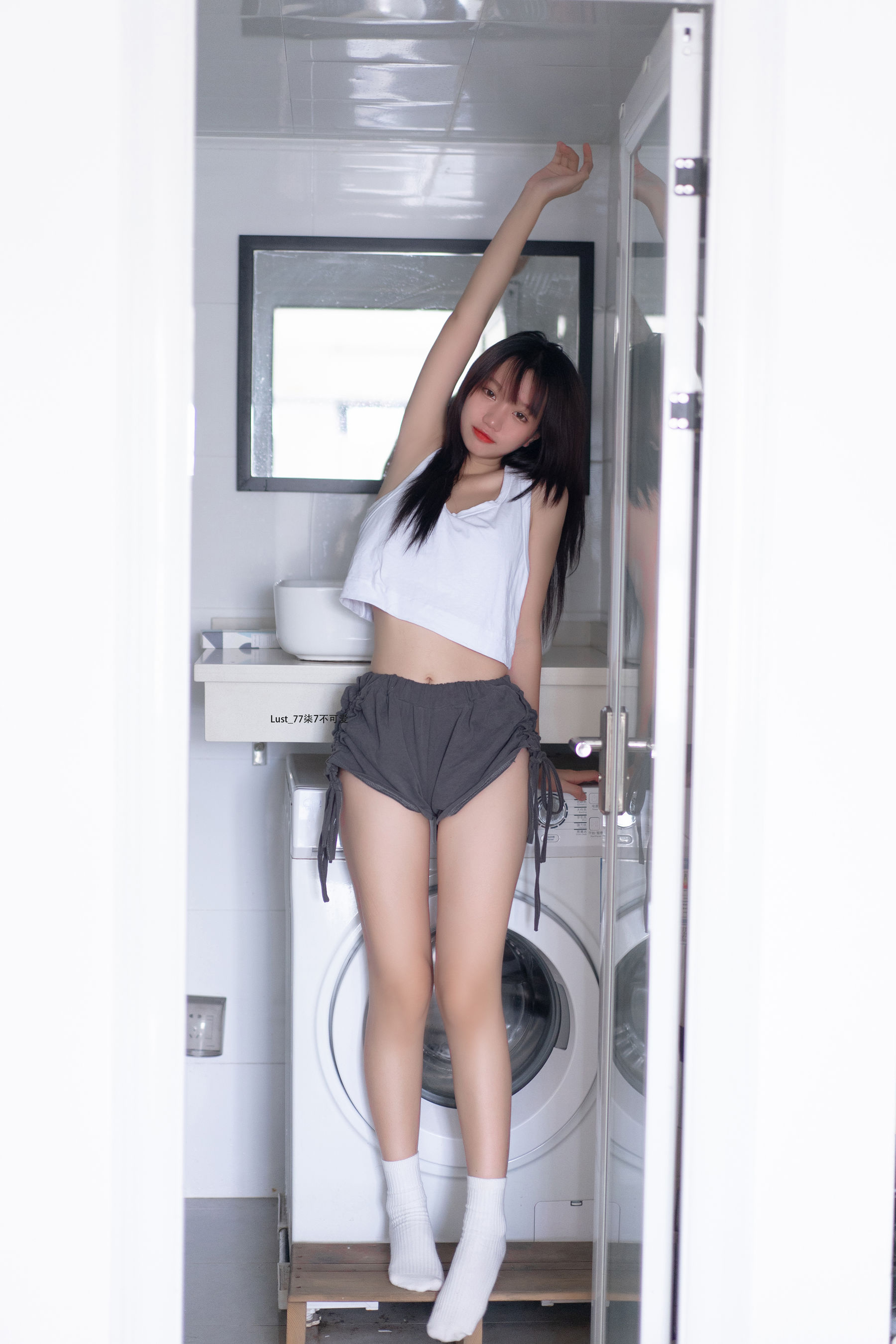 动漫博主柒柒要乖哦 – 初恋背心 [111P] - 秀人网免费无水印在线套图写真