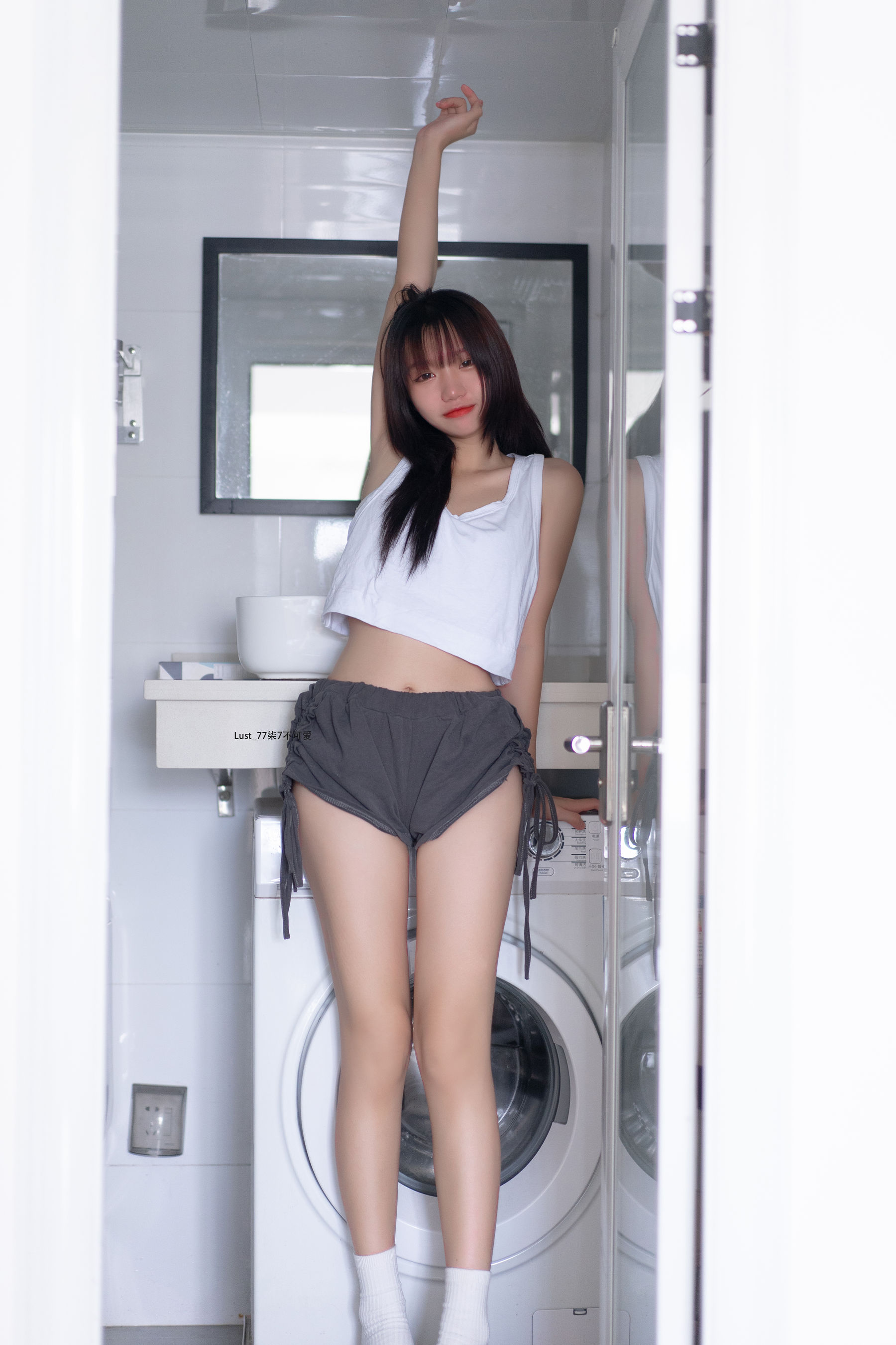 动漫博主柒柒要乖哦 – 初恋背心 [111P] - 秀人网免费无水印在线套图写真