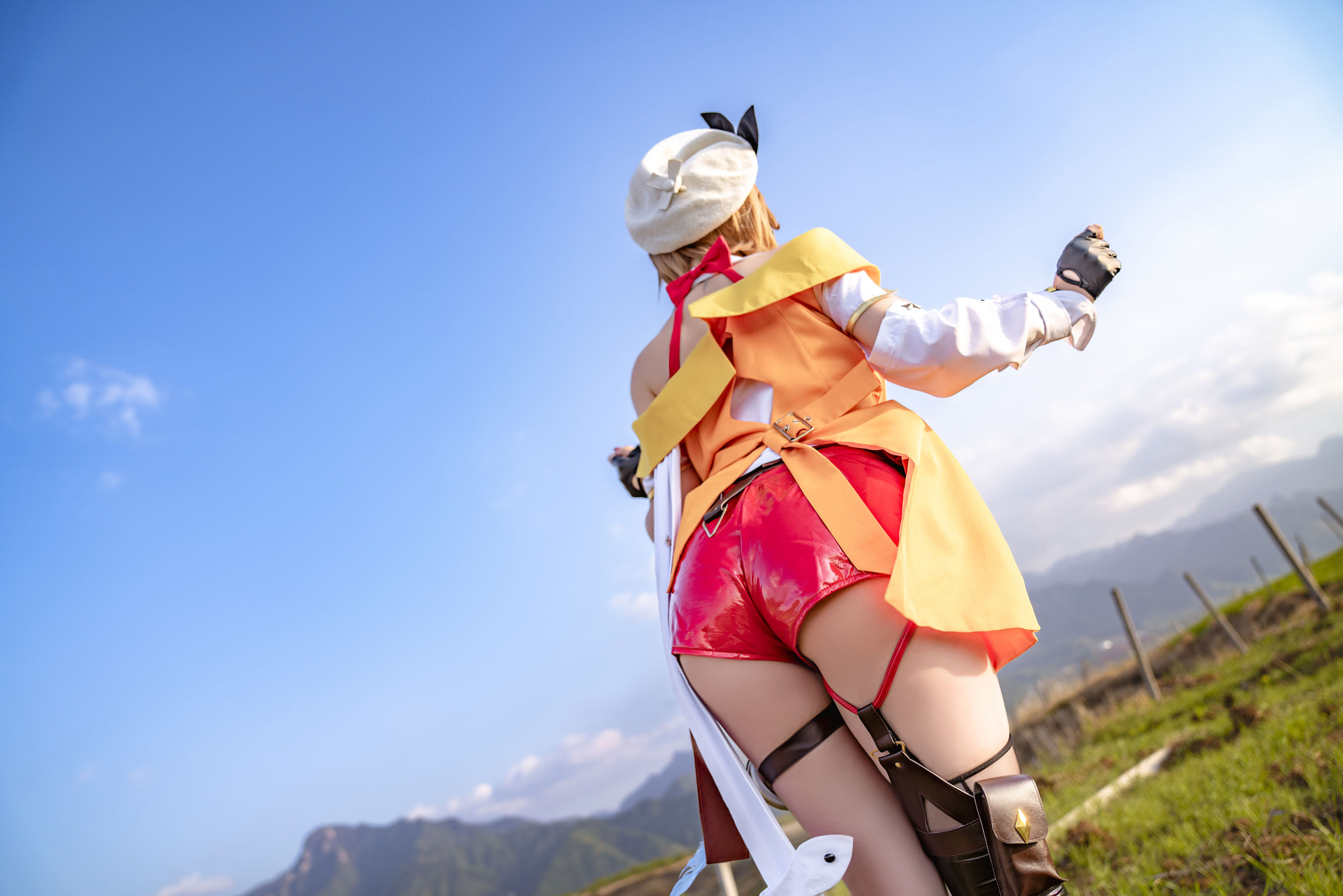 Coser小姐姐星之迟迟 – 莱莎的炼金工坊 [38P] - 秀人网免费无水印在线套图写真