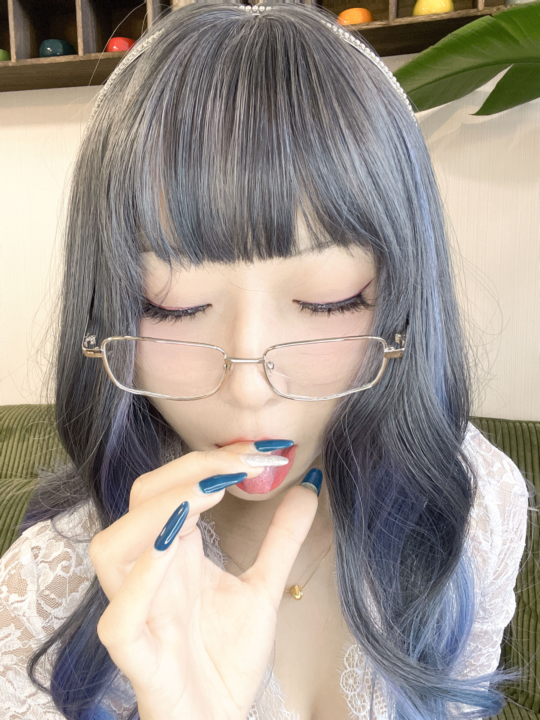 动漫博主Money冷冷 – 白蕾丝长裙 [73P] - 秀人网免费无水印在线套图写真