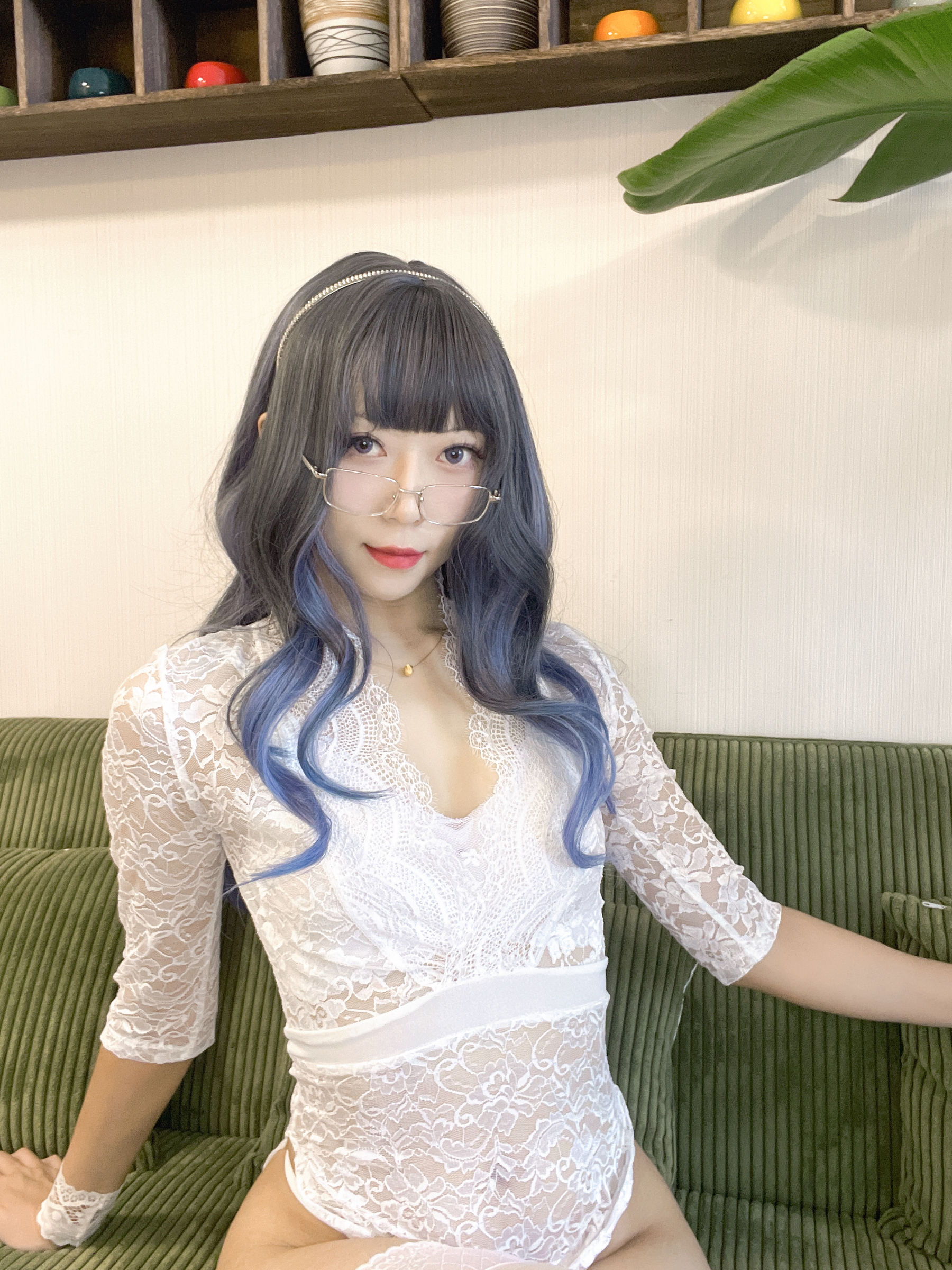 动漫博主Money冷冷 – 白蕾丝长裙 [73P] - 秀人网免费无水印在线套图写真