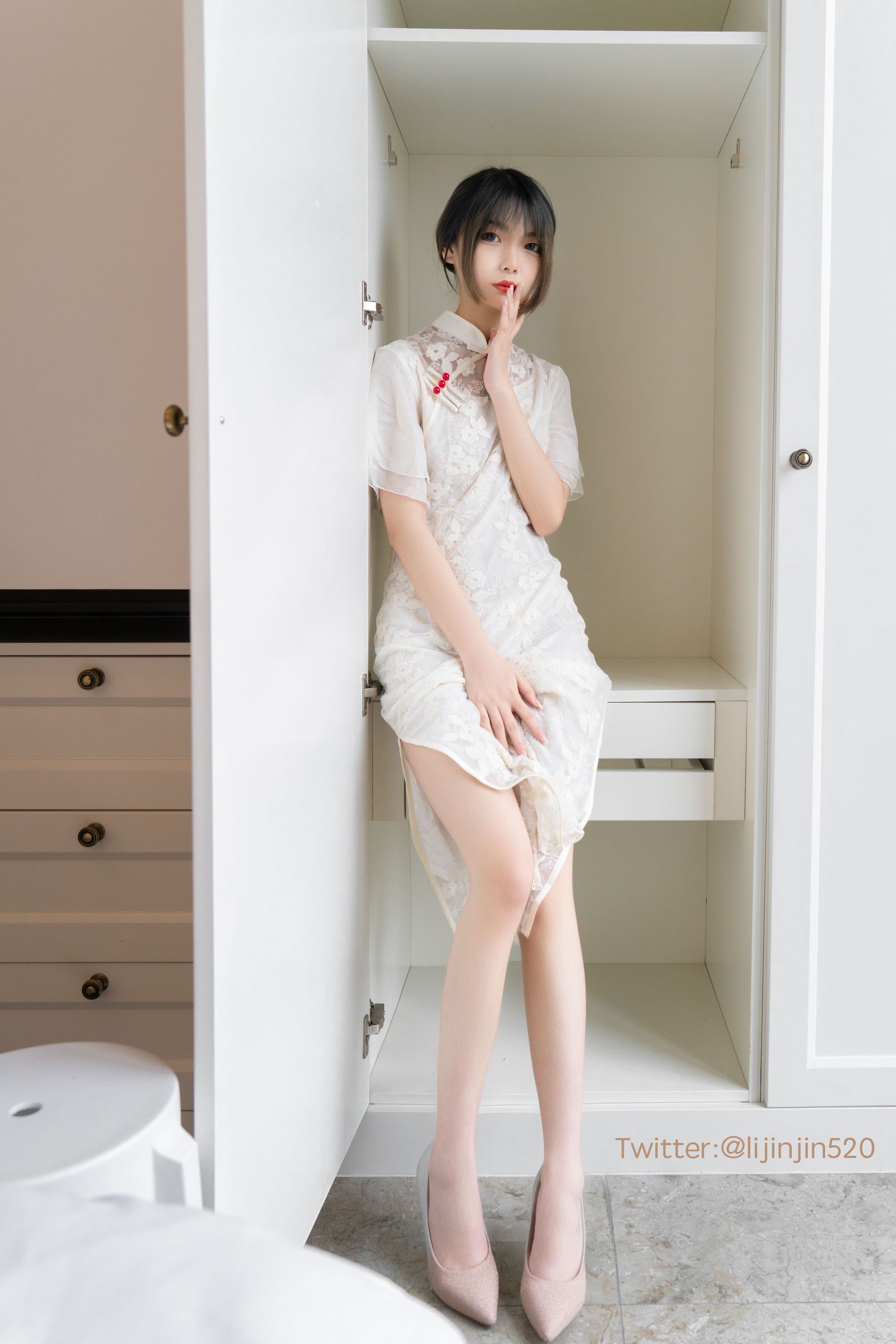 梨瑾瑾 – 改良旗袍 [20P] - 秀人网免费无水印在线套图写真