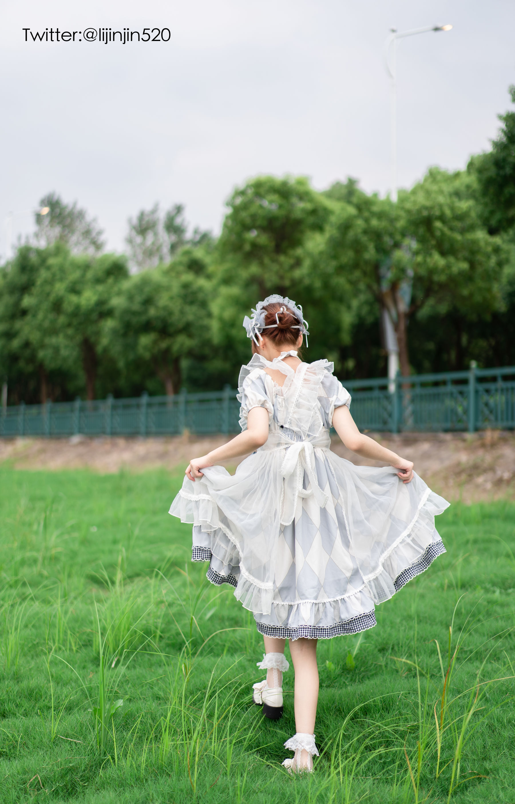 梨瑾瑾 – 草地 [22P] - 秀人网免费无水印在线套图写真