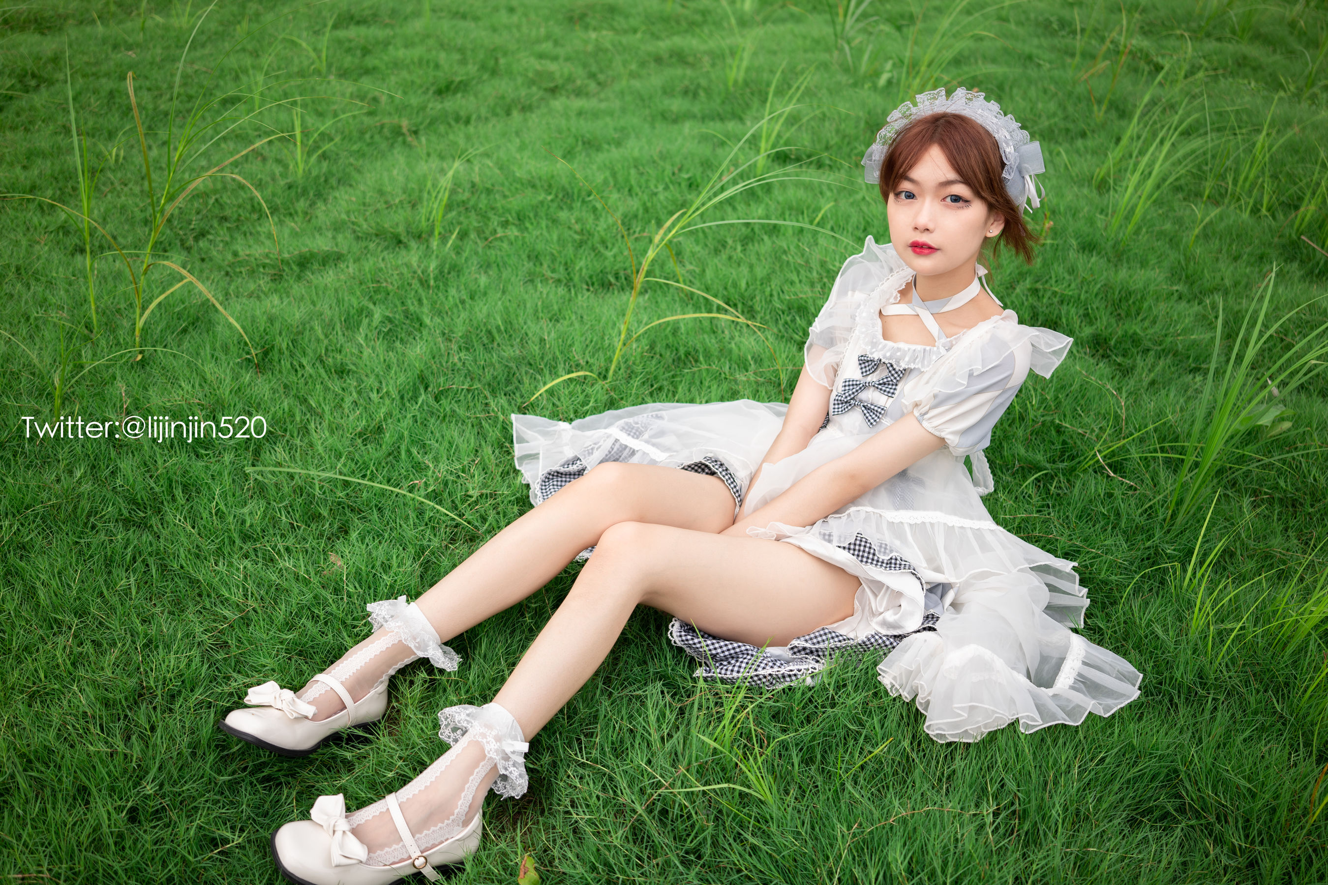 梨瑾瑾 – 草地 [22P] - 秀人网免费无水印在线套图写真