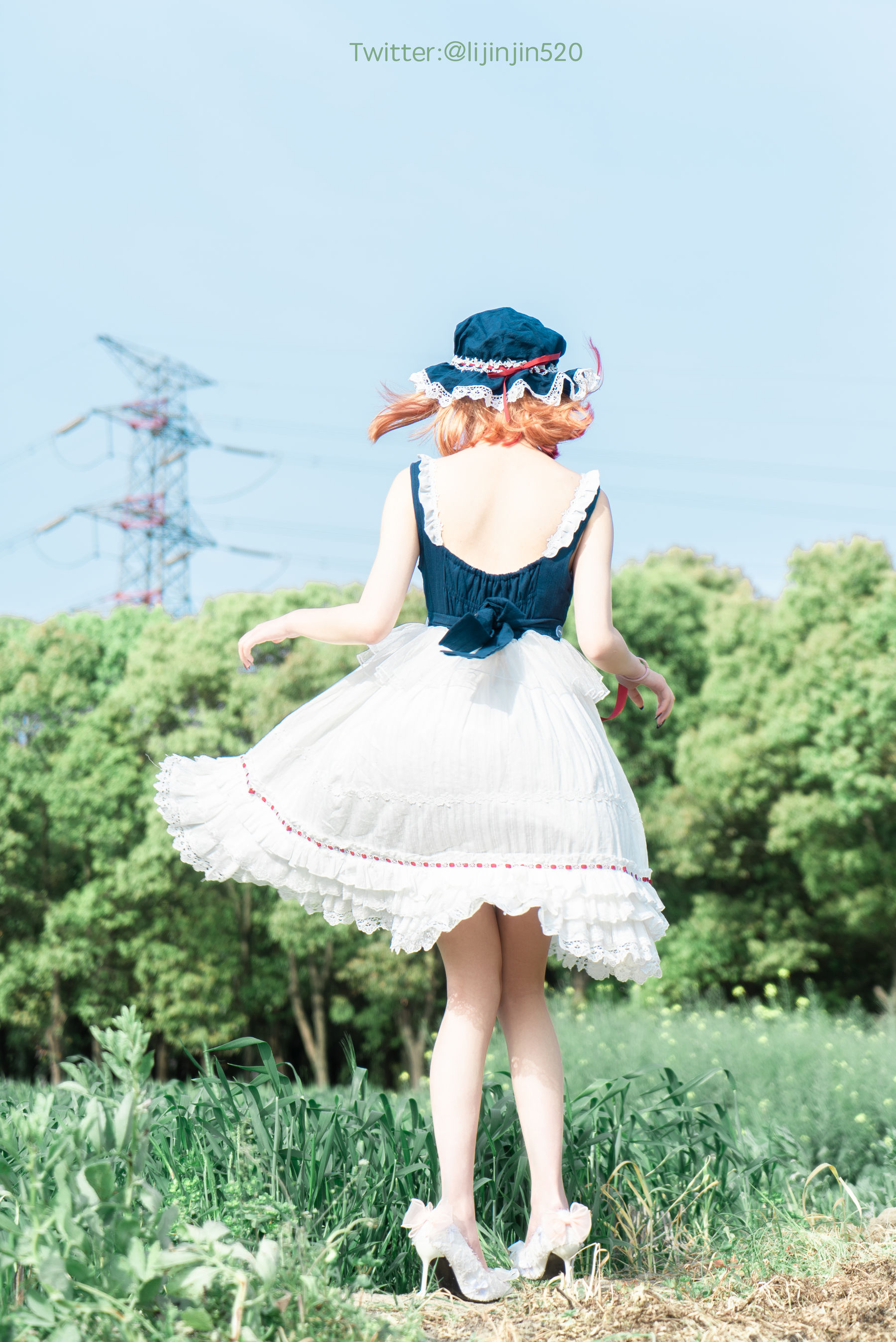 梨瑾瑾 – 户外LO裙 [22P] - 秀人网免费无水印在线套图写真