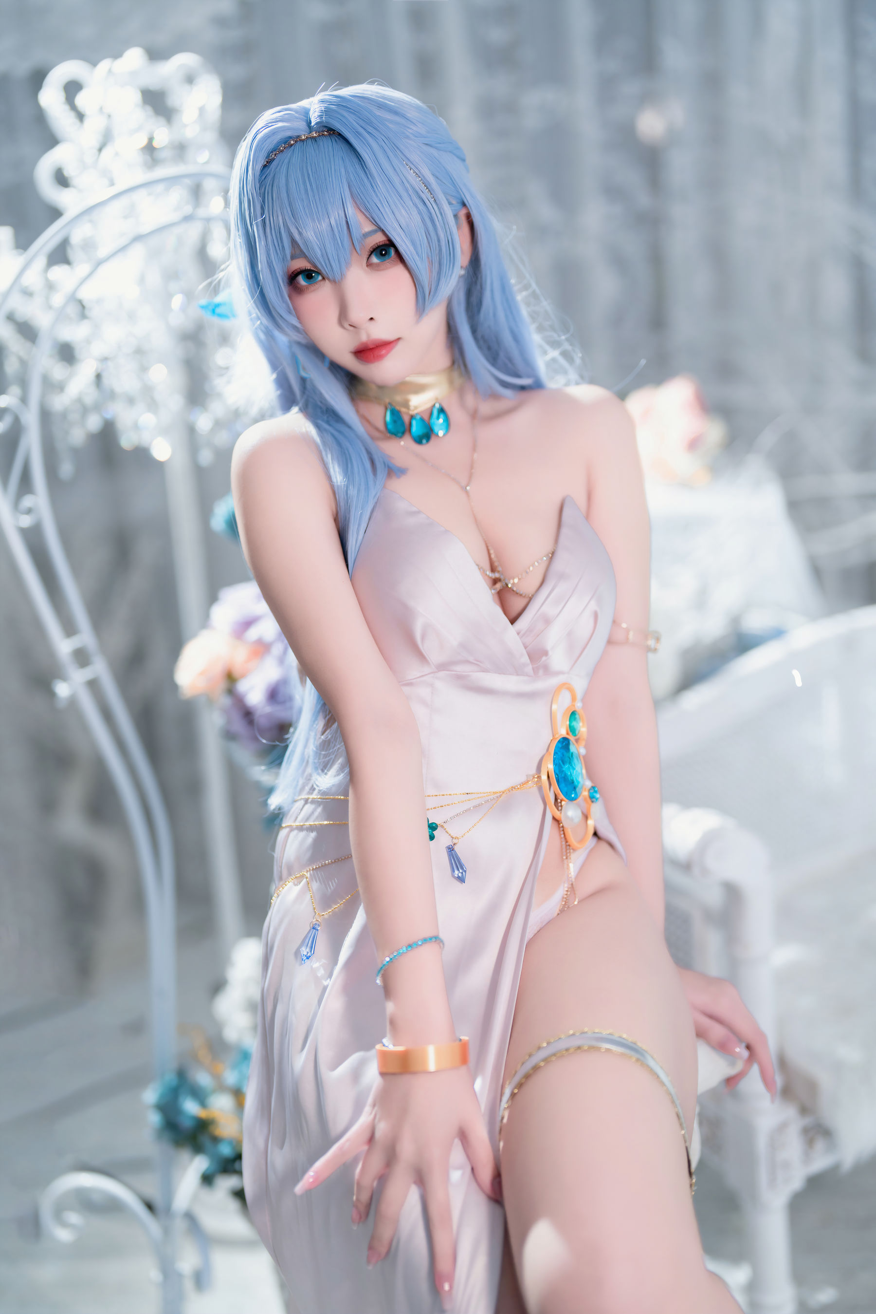 宫本桜 – Nikke胜利女神 海伦娜礼服 [19P] - 秀人网免费无水印在线套图写真