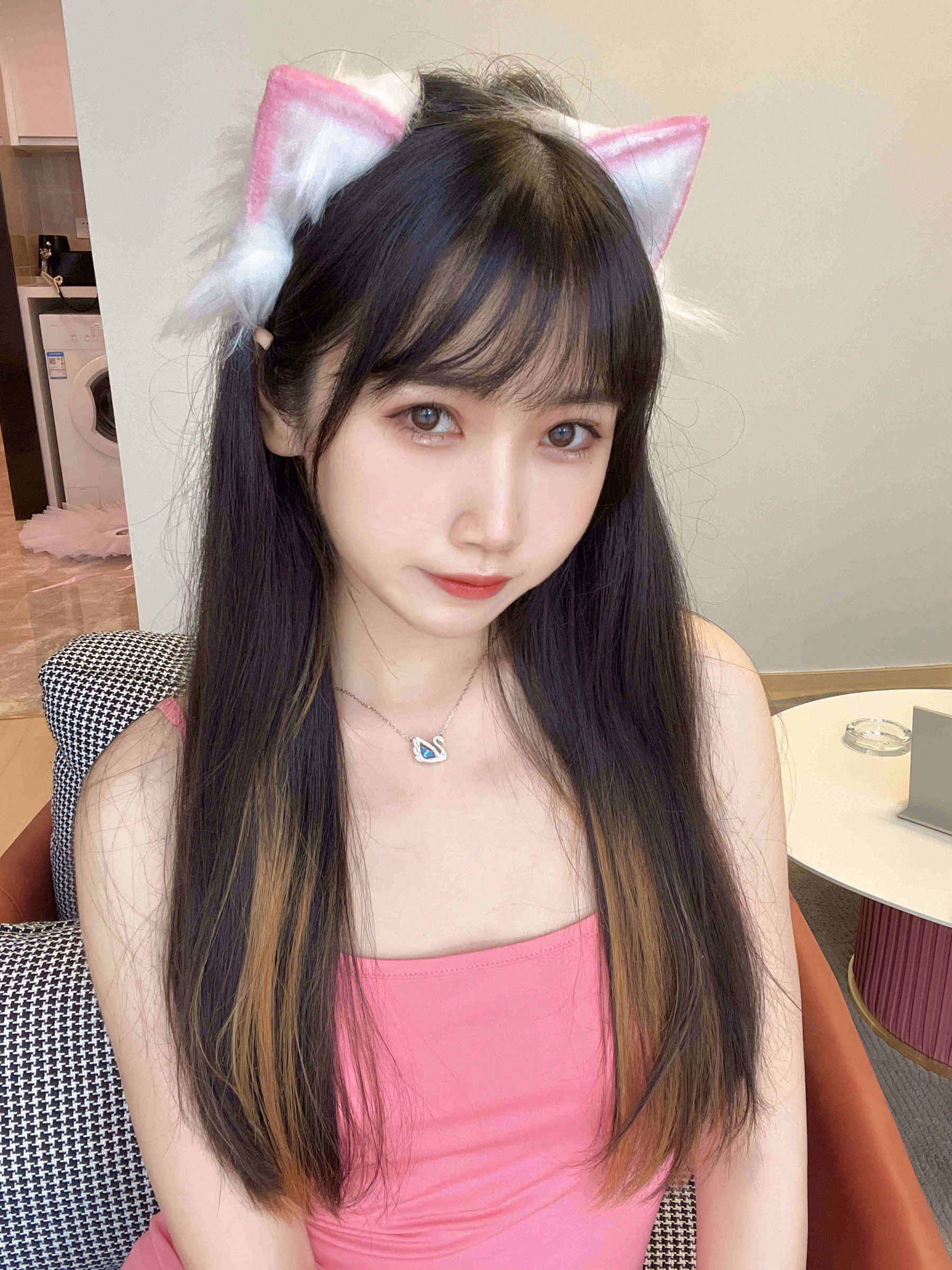 微博人气Coser不呆猫 – 浴室粉色激凸人妻 [39P] - 秀人网免费无水印在线套图写真