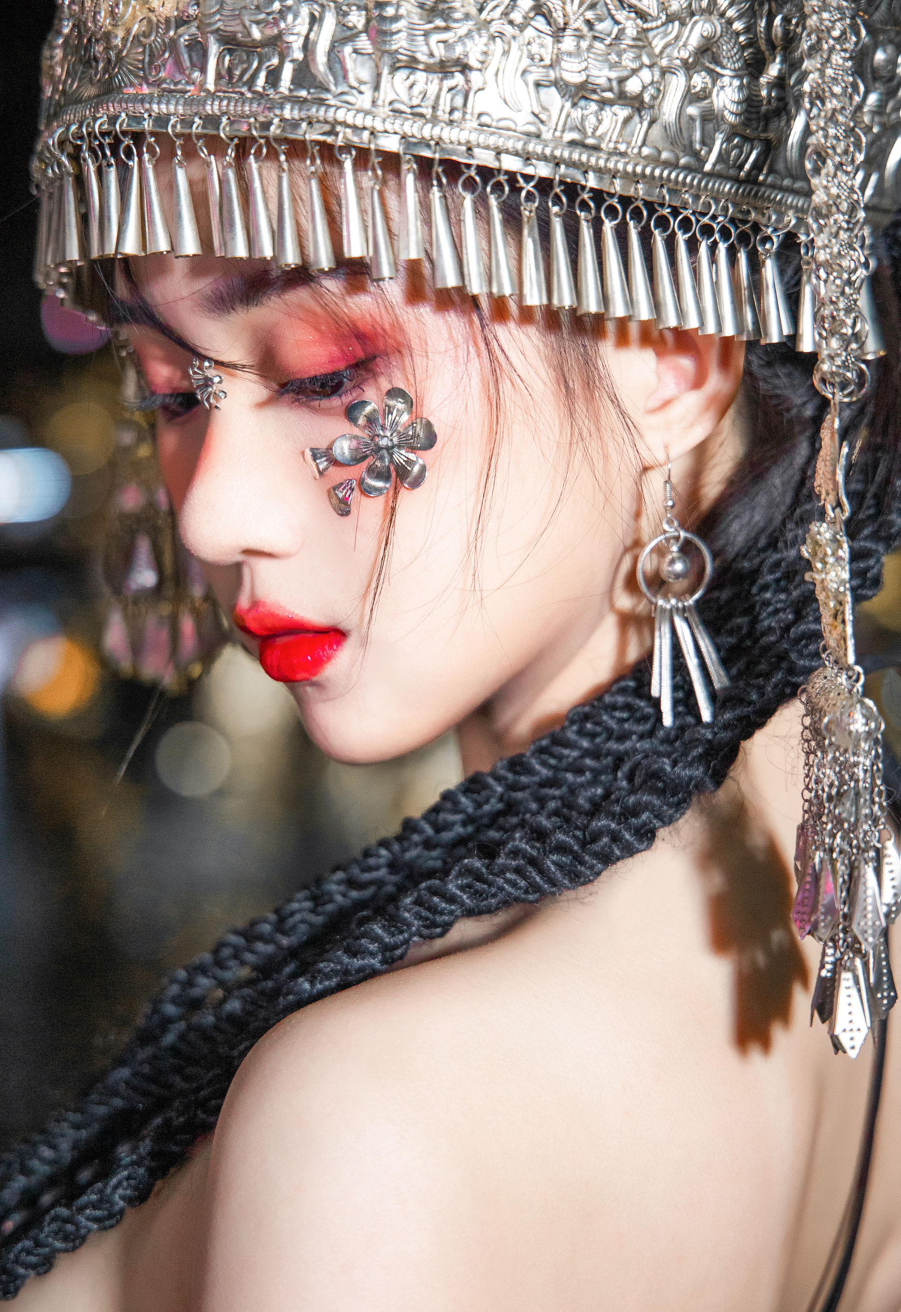 瓦斯塔亚小龙虾 – 苗疆女子 [18P] - 秀人网免费无水印在线套图写真