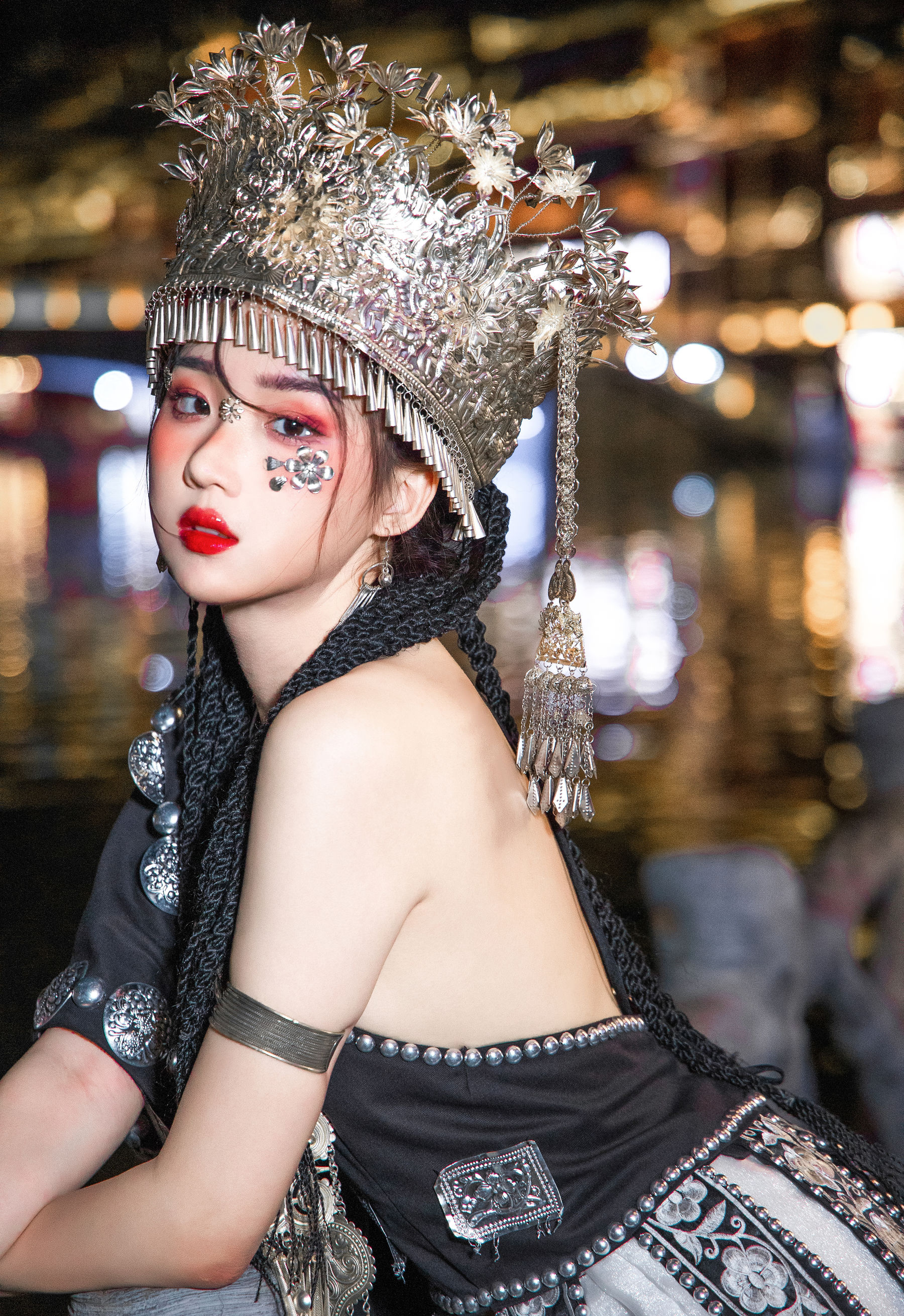 瓦斯塔亚小龙虾 – 苗疆女子 [18P] - 秀人网免费无水印在线套图写真