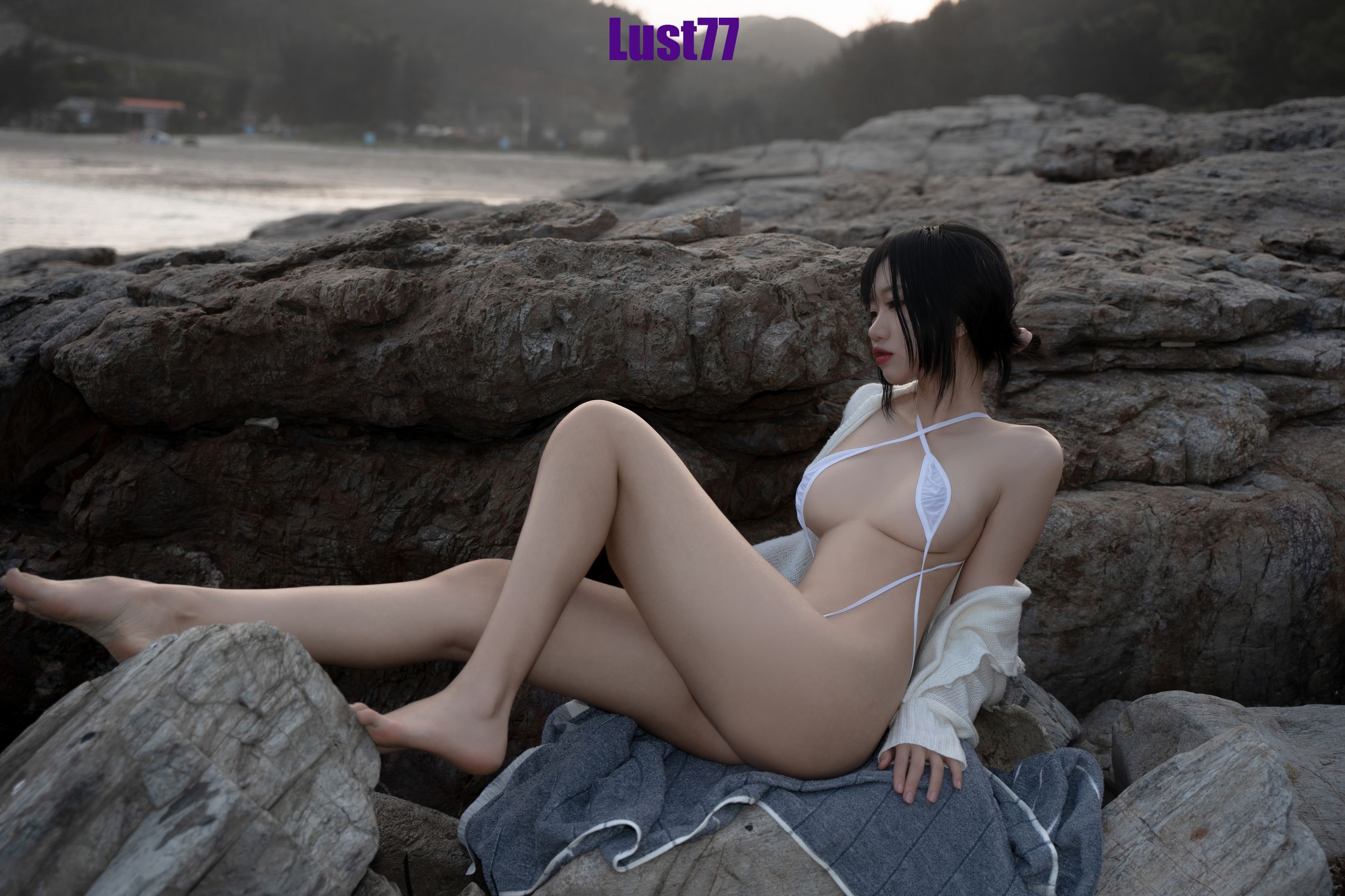 动漫博主柒柒要乖哦 – 礁石海岸 [52P] - 秀人网免费无水印在线套图写真