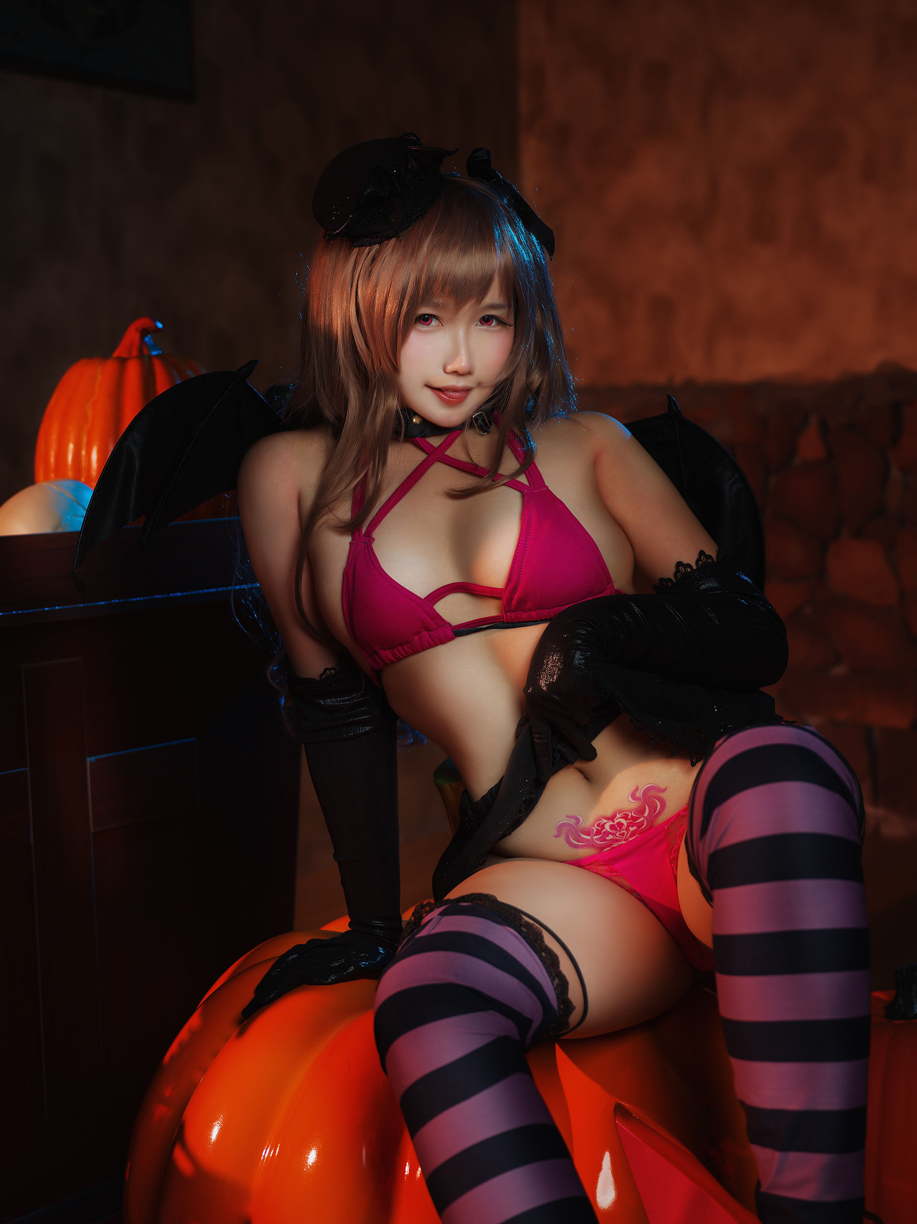 麻花麻花酱 – 小恶魔莉莉丝 [20P] - 秀人网免费无水印在线套图写真