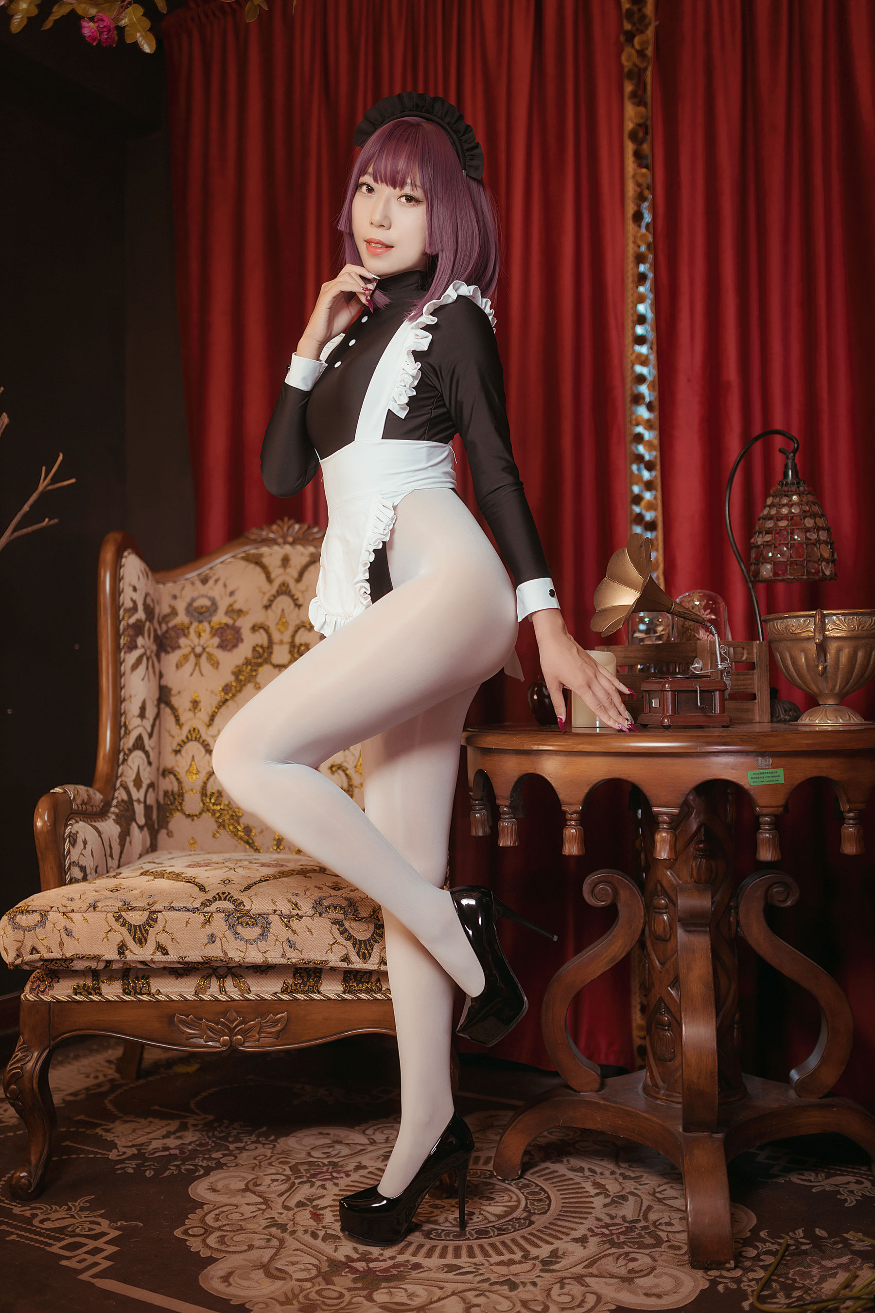 动漫博主Money冷冷 – 高叉女仆 [25P] - 秀人网免费无水印在线套图写真