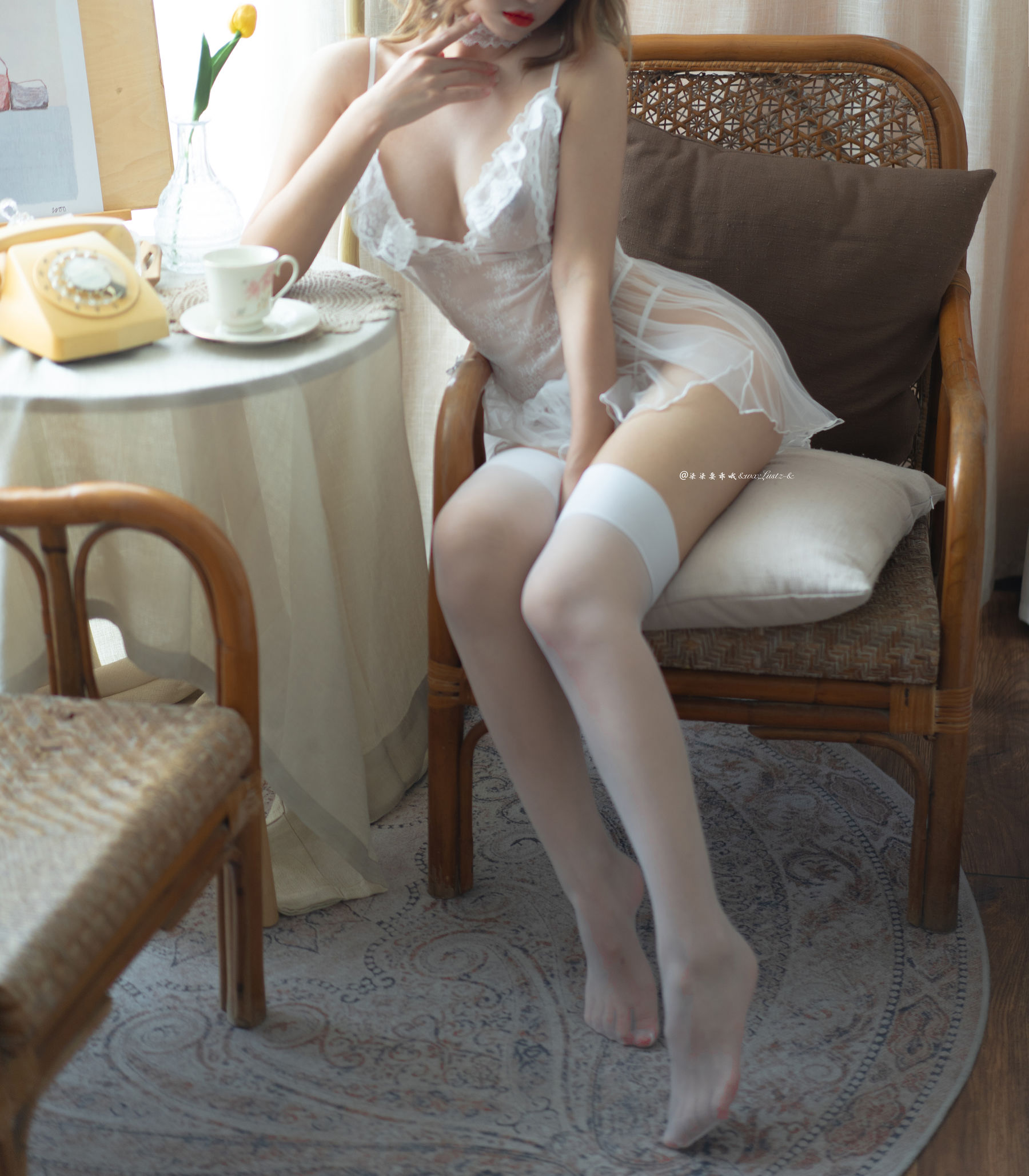 动漫博主柒柒要乖哦 – 清晨 [32P] - 秀人网免费无水印在线套图写真