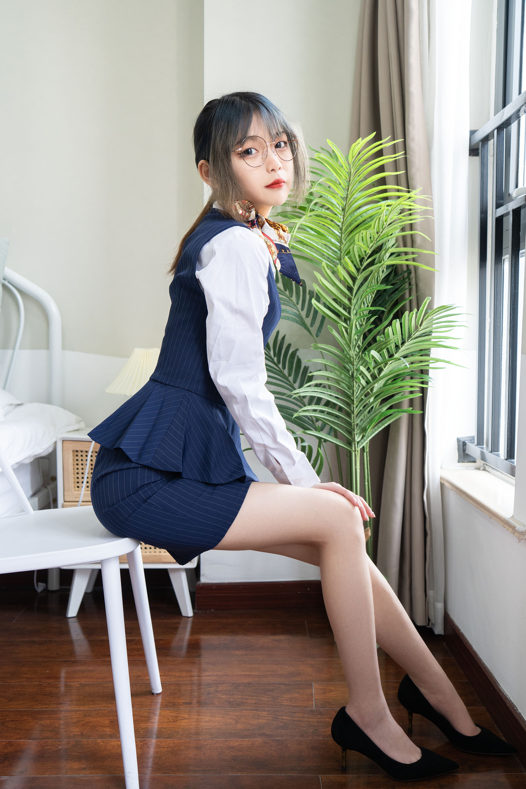 梨瑾瑾 – 乘务员 [20P] - 秀人网免费无水印在线套图写真