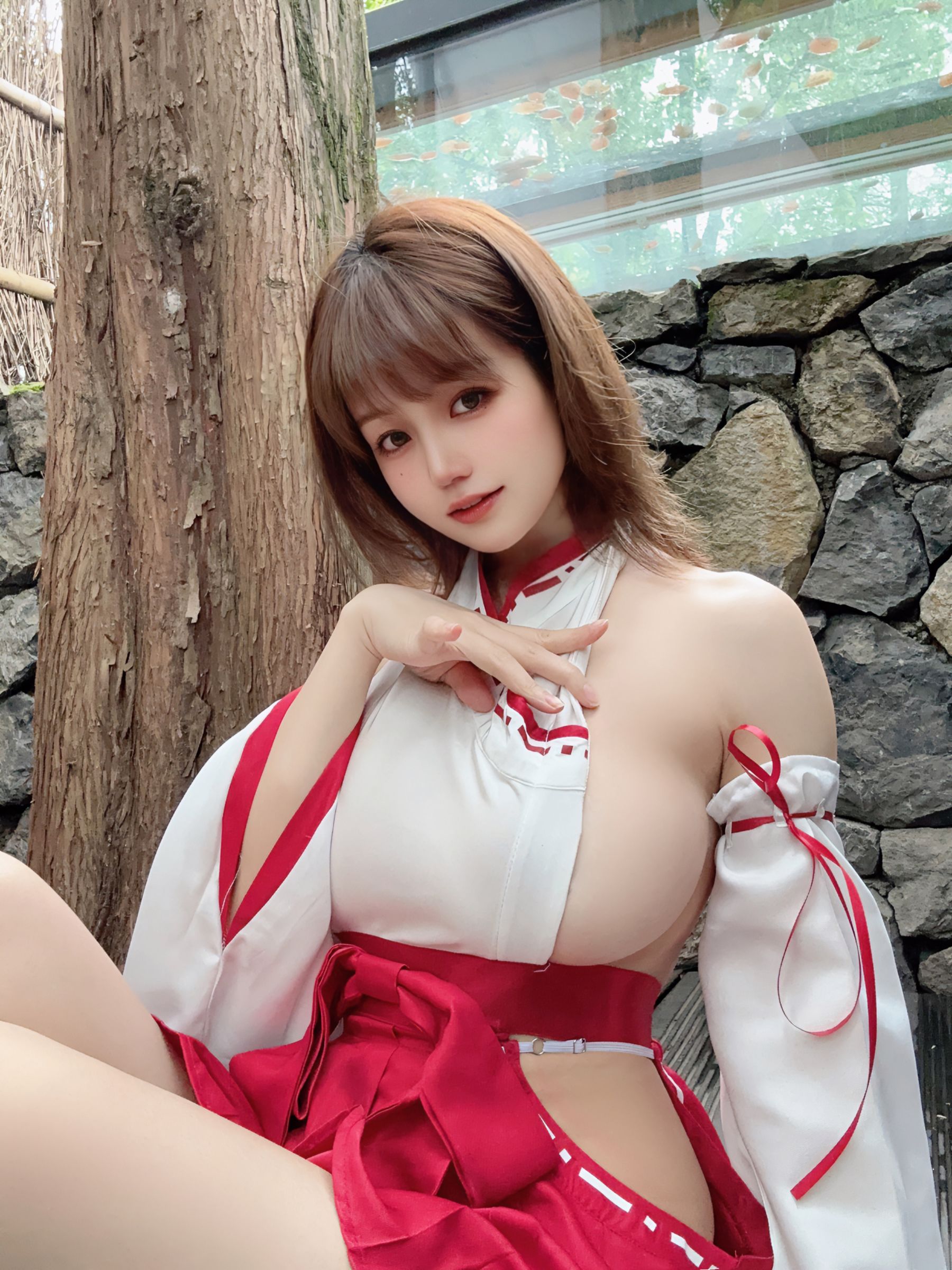 动漫博主小仓千代wfantia – 2023-04-06 巫女与汤池 [14P] - 秀人网免费无水印在线套图写真