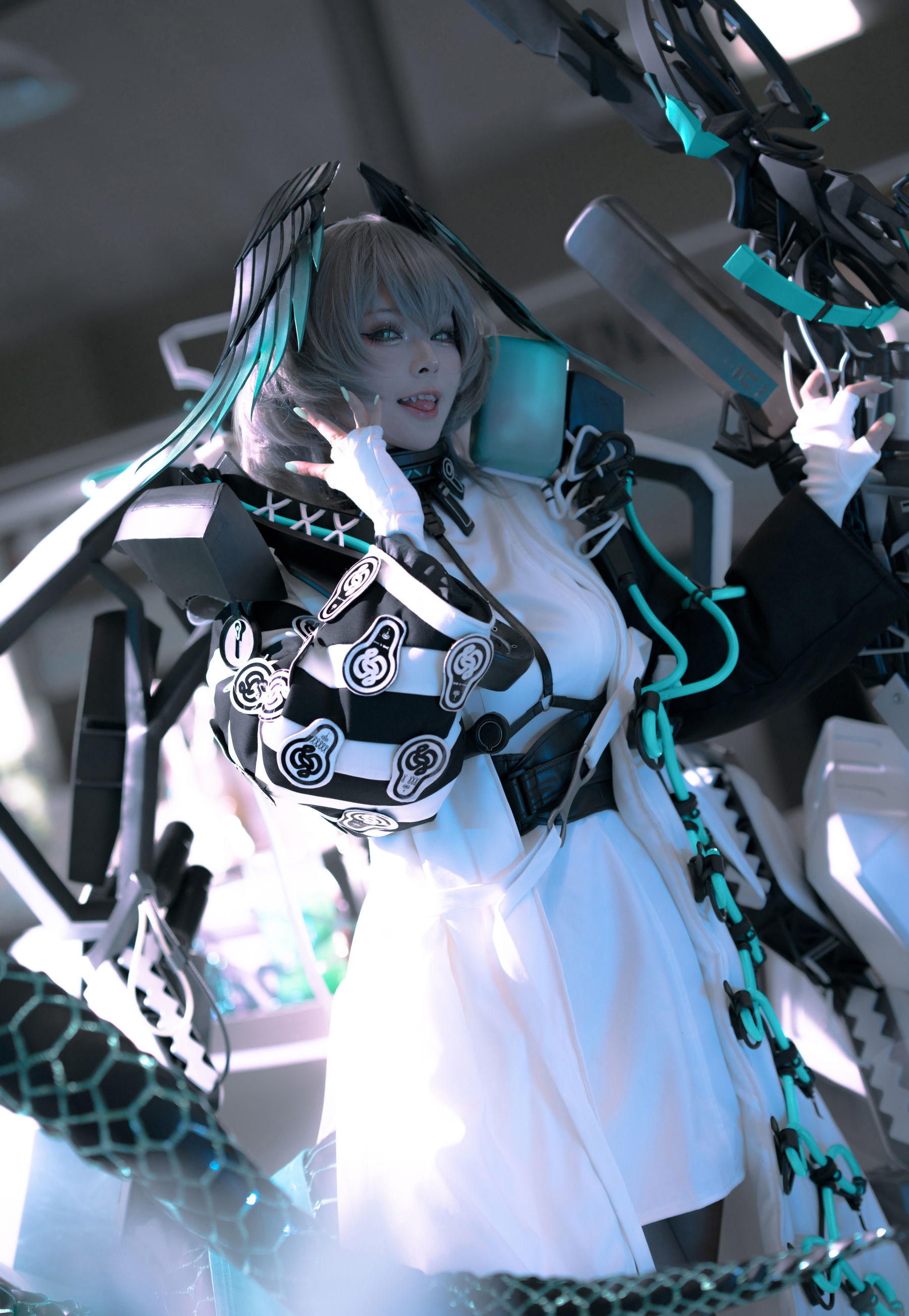 动漫博主w百合欧皇子w – 霍尔海雅 [18P] - 秀人网免费无水印在线套图写真