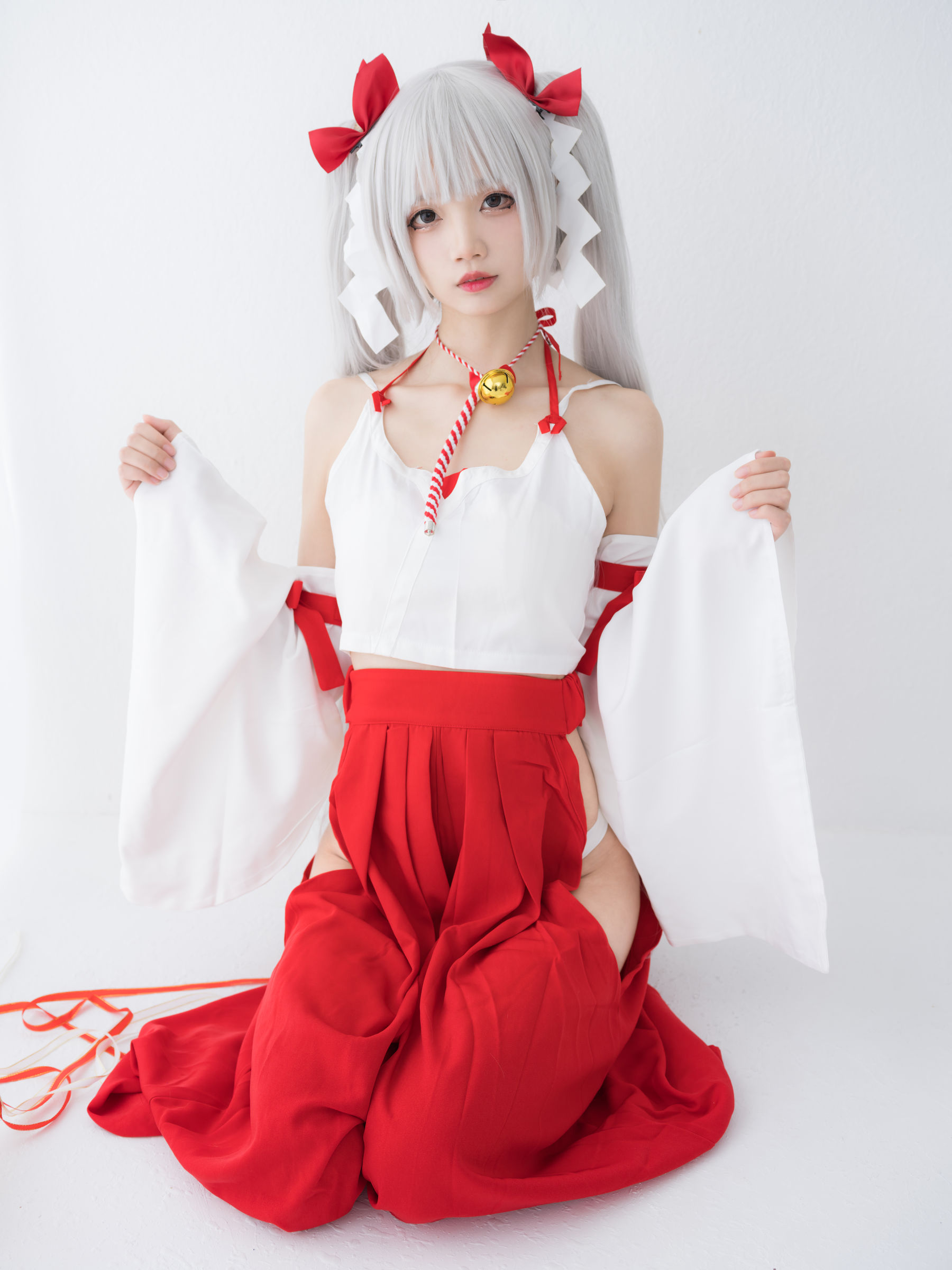 清纯少女五更百鬼 – 女巫 [14P] - 秀人网免费无水印在线套图写真