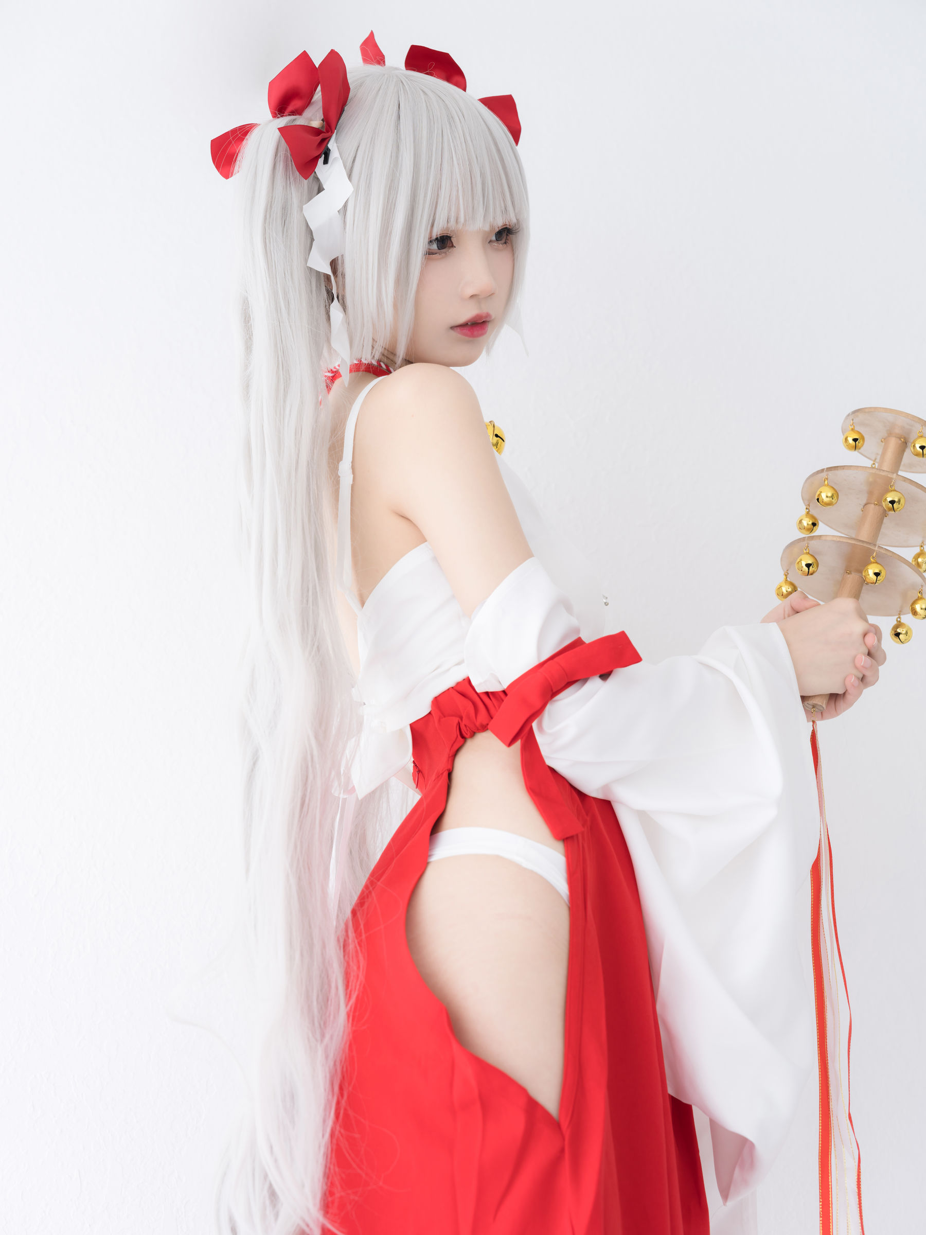 清纯少女五更百鬼 – 女巫 [14P] - 秀人网免费无水印在线套图写真