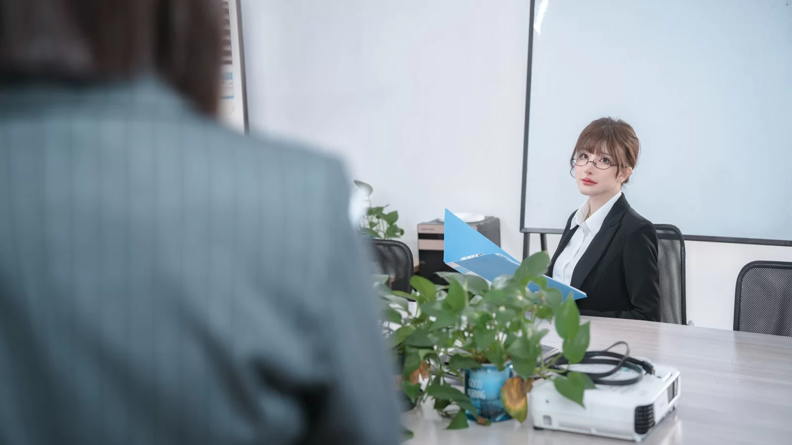 鹿八岁 – 女上司和女下属 [64P] - 秀人网免费无水印在线套图写真