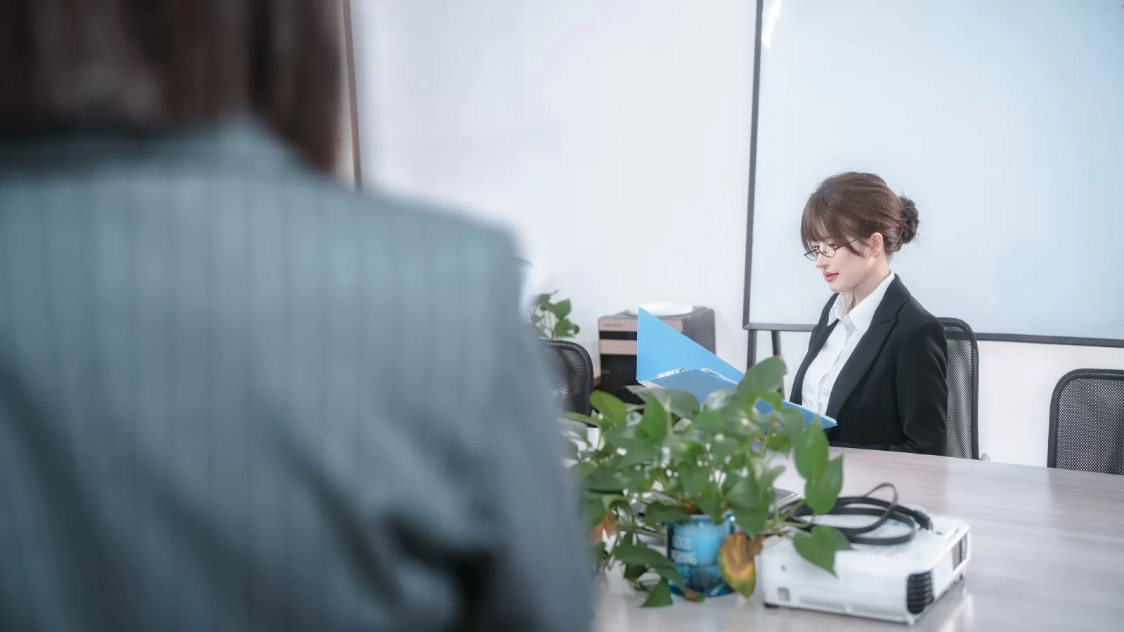 鹿八岁 – 女上司和女下属 [64P] - 秀人网免费无水印在线套图写真