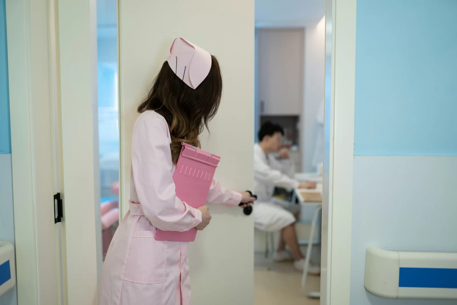 鹿八岁 – 医生和护士 [51P] - 秀人网免费无水印在线套图写真