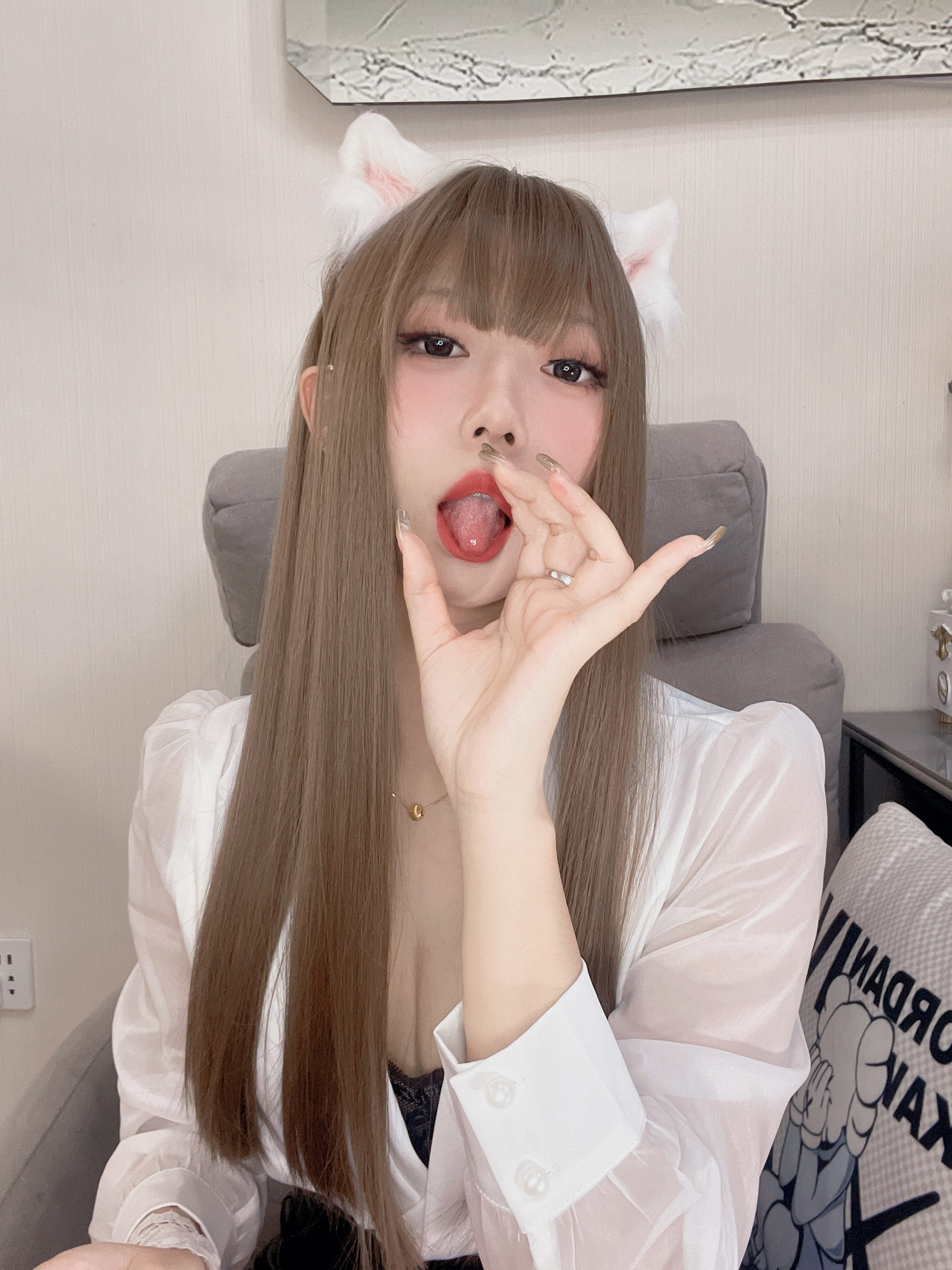 Money冷冷 – OL妖精的尾巴 [73P] - 秀人网免费无水印在线套图写真