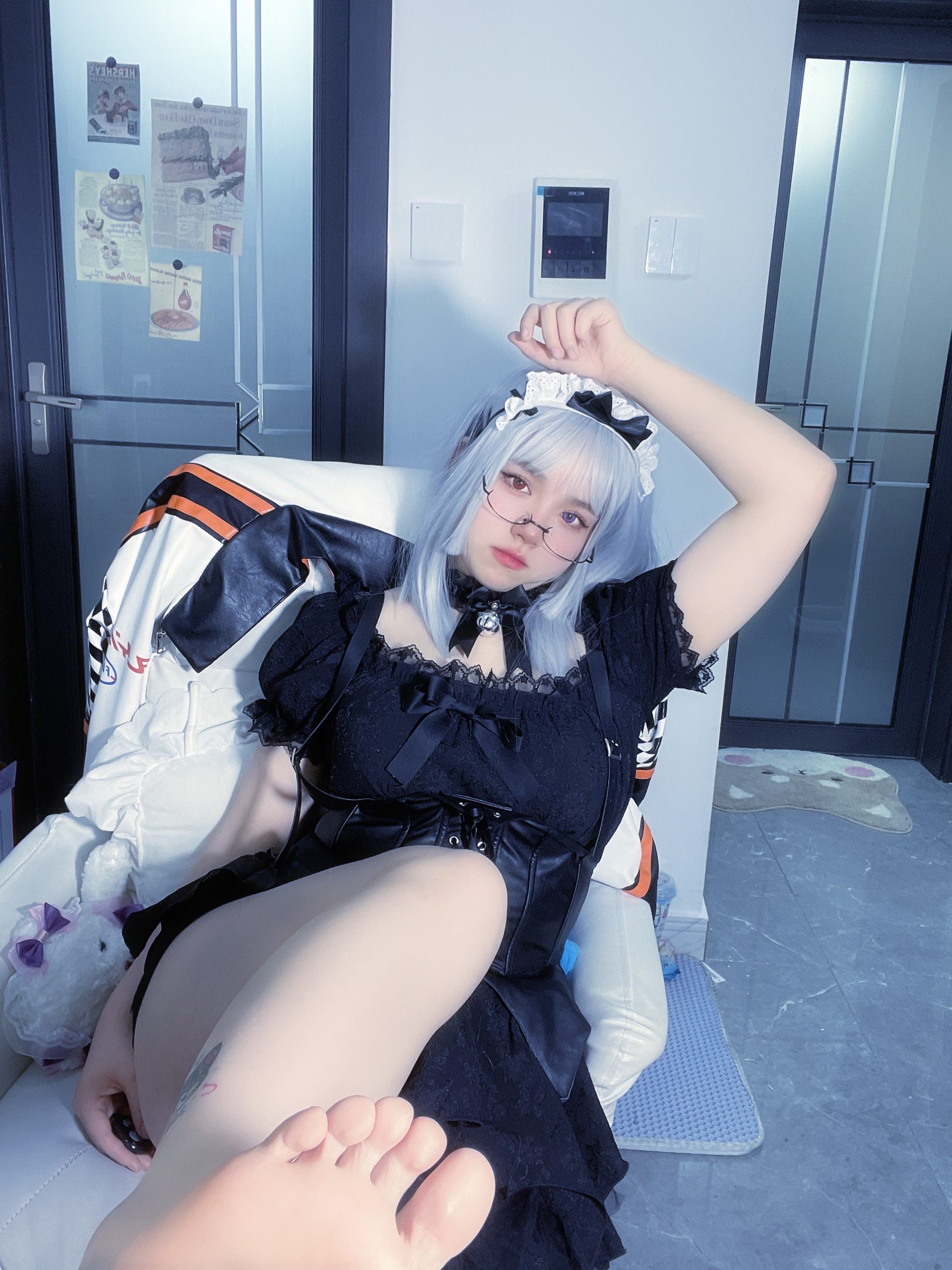 葱油饼 – 异瞳魅魔 [14P] - 秀人网免费无水印在线套图写真