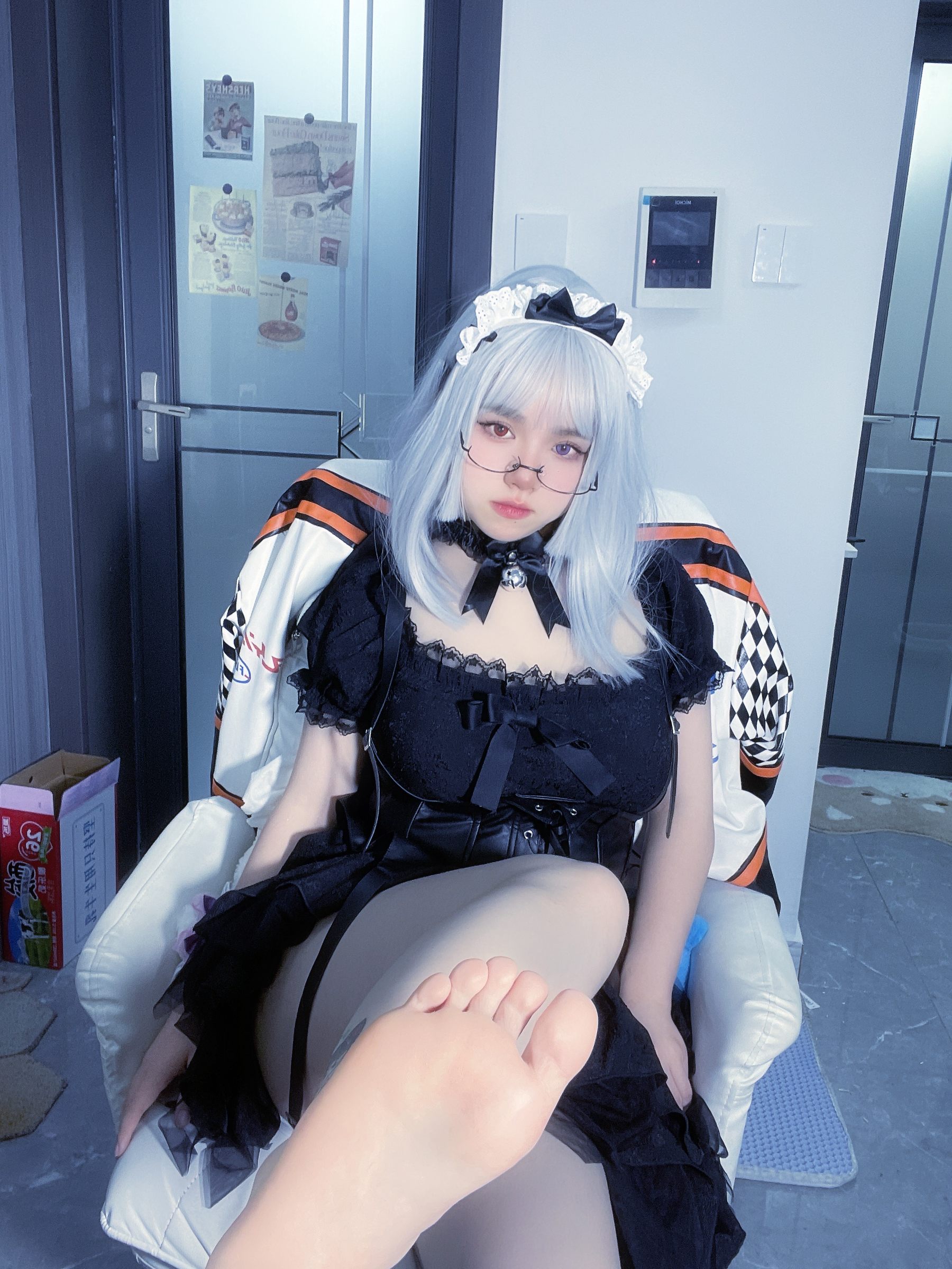 葱油饼 – 异瞳魅魔 [14P] - 秀人网免费无水印在线套图写真