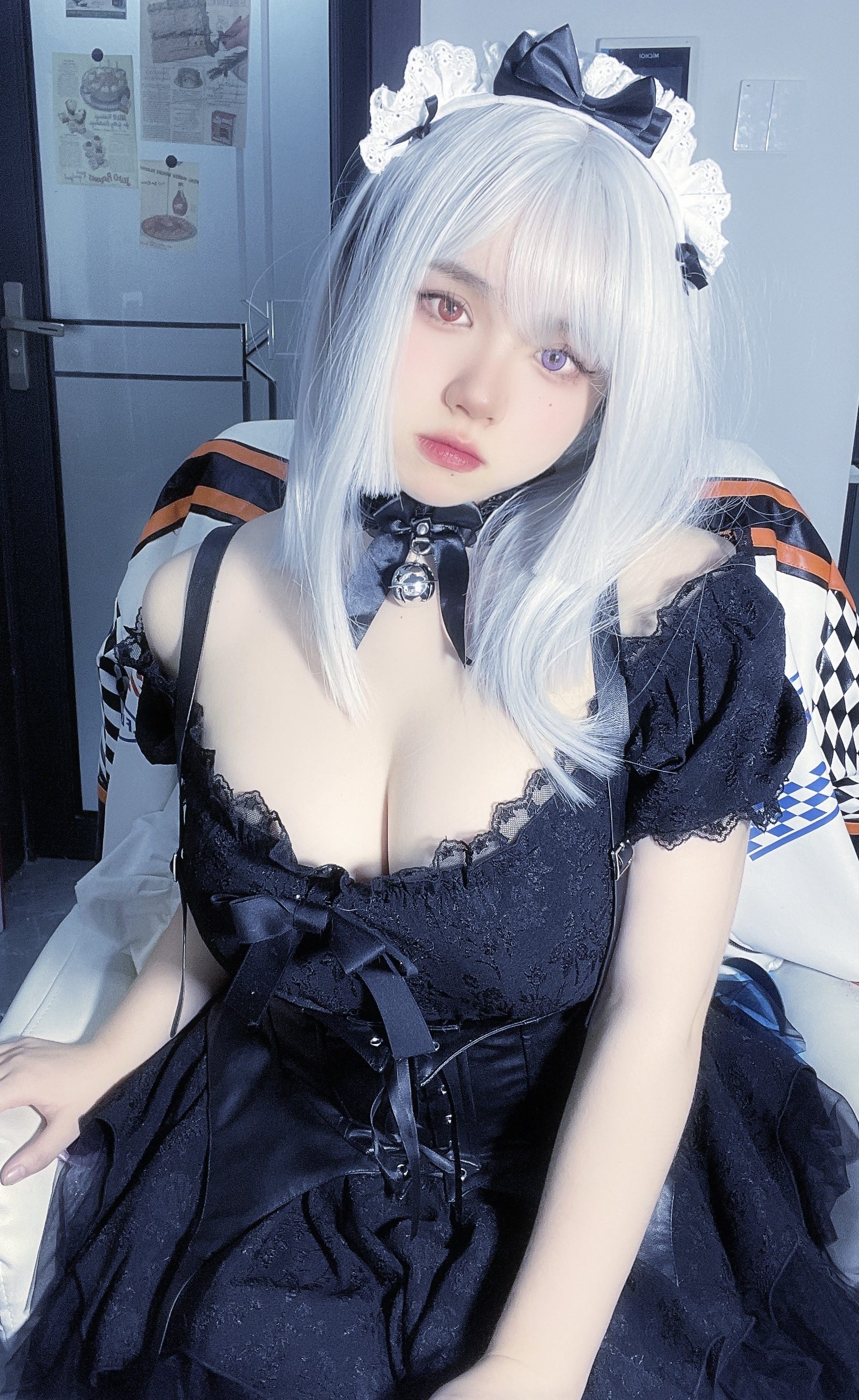 葱油饼 – 异瞳魅魔 [14P] - 秀人网免费无水印在线套图写真