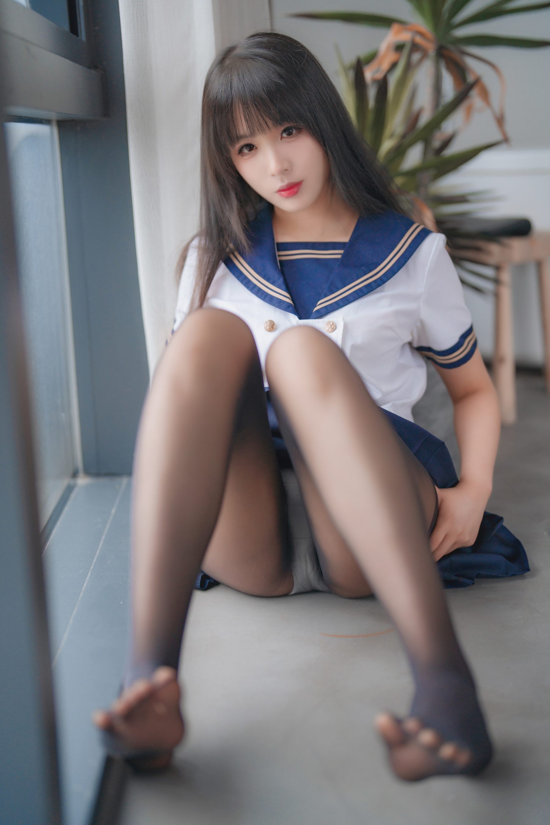 轩萧学姐 – 五月舰长 黑丝JK内衣 [32P] - 秀人网免费无水印在线套图写真