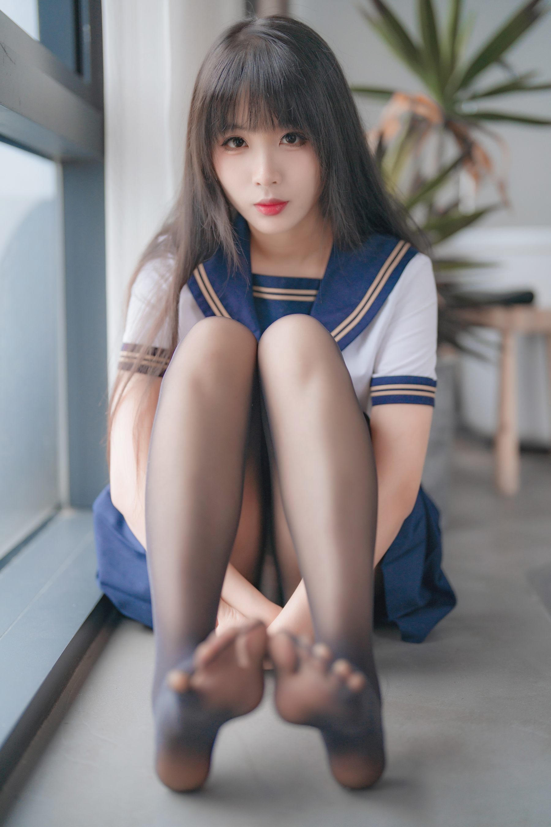 轩萧学姐 – 五月舰长 黑丝JK内衣 [32P] - 秀人网免费无水印在线套图写真