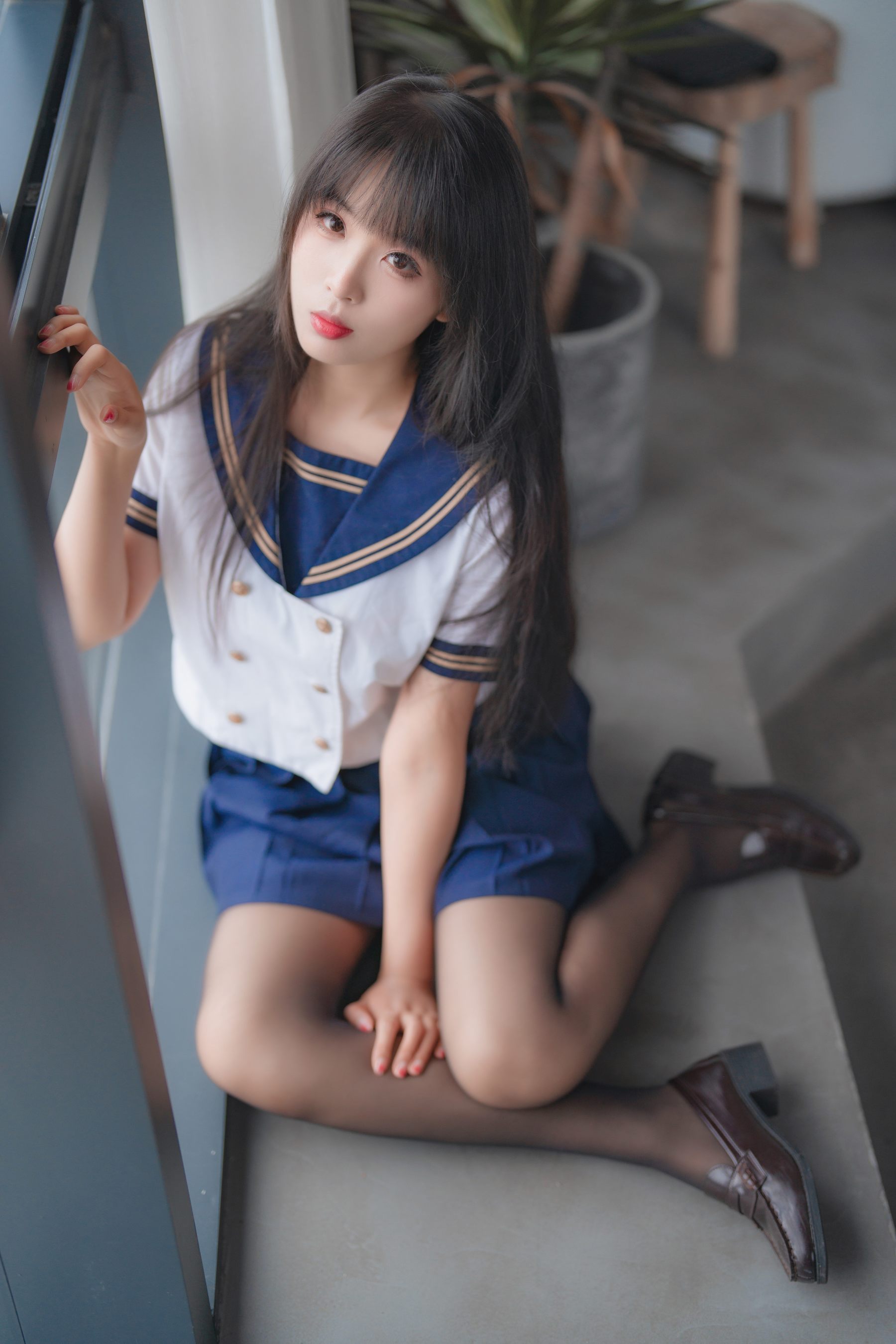 轩萧学姐 – 五月舰长 黑丝JK内衣 [32P] - 秀人网免费无水印在线套图写真