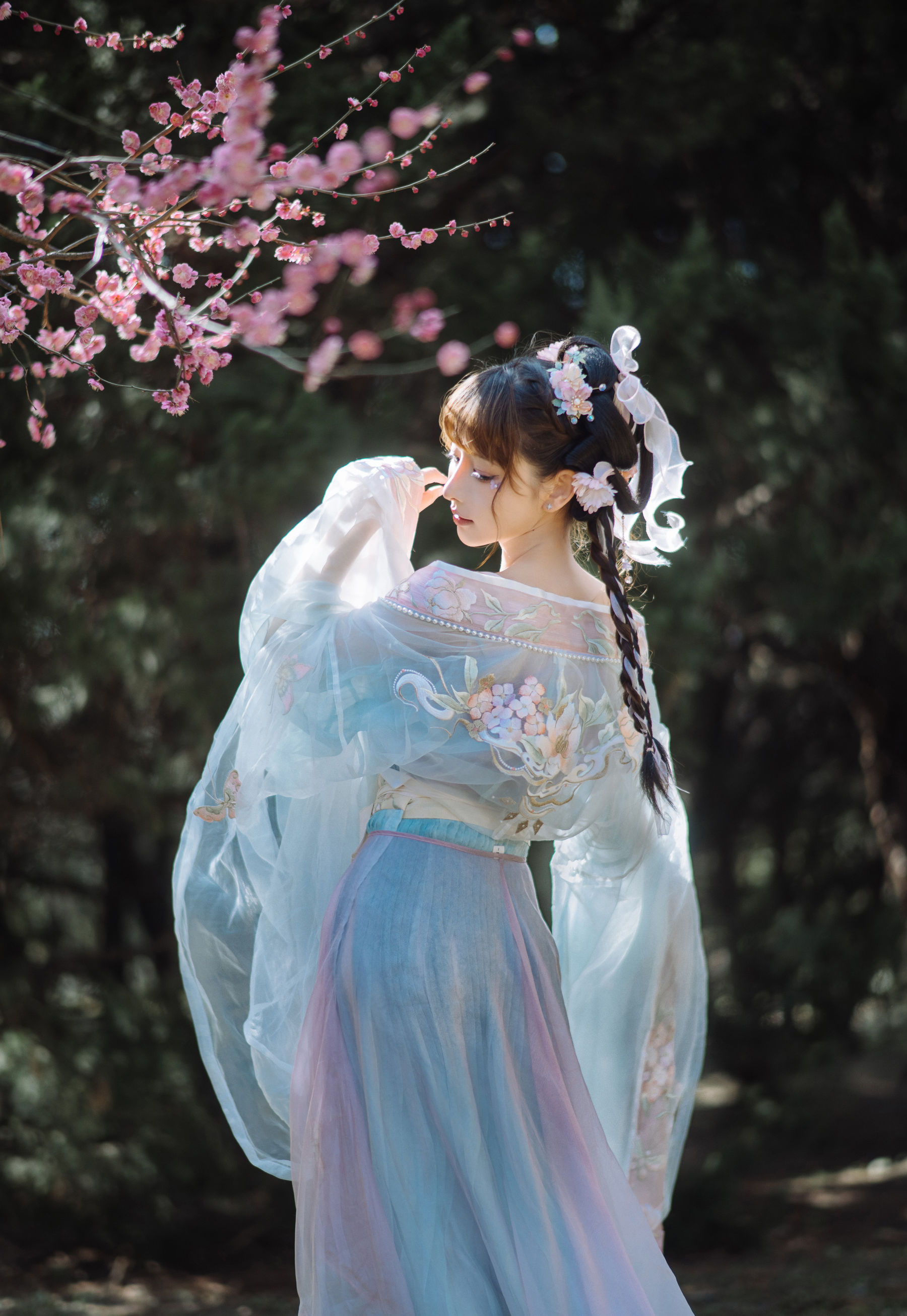 紫氯氯 – 二月梅花 [17P] - 秀人网免费无水印在线套图写真