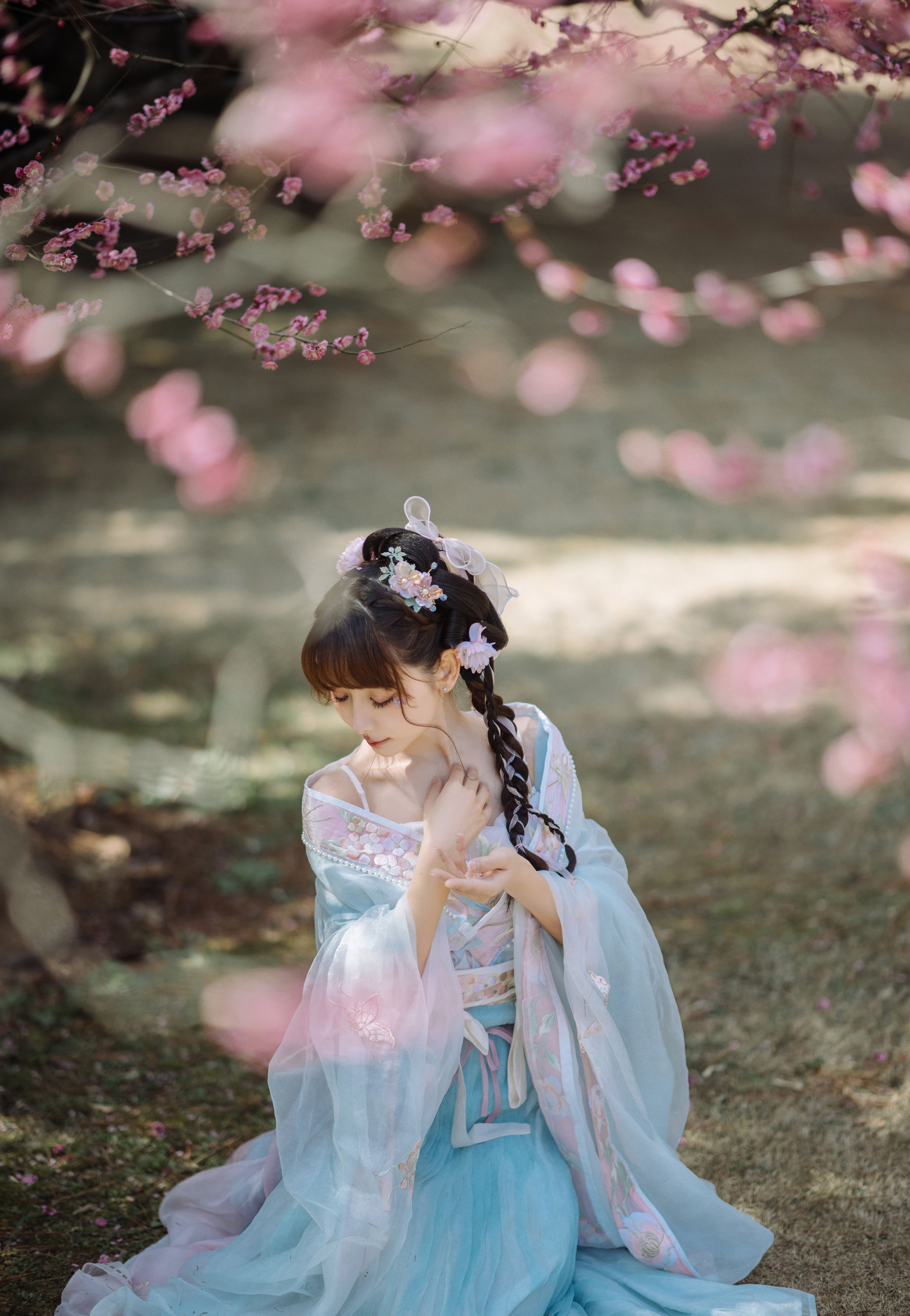 紫氯氯 – 二月梅花 [17P] - 秀人网免费无水印在线套图写真