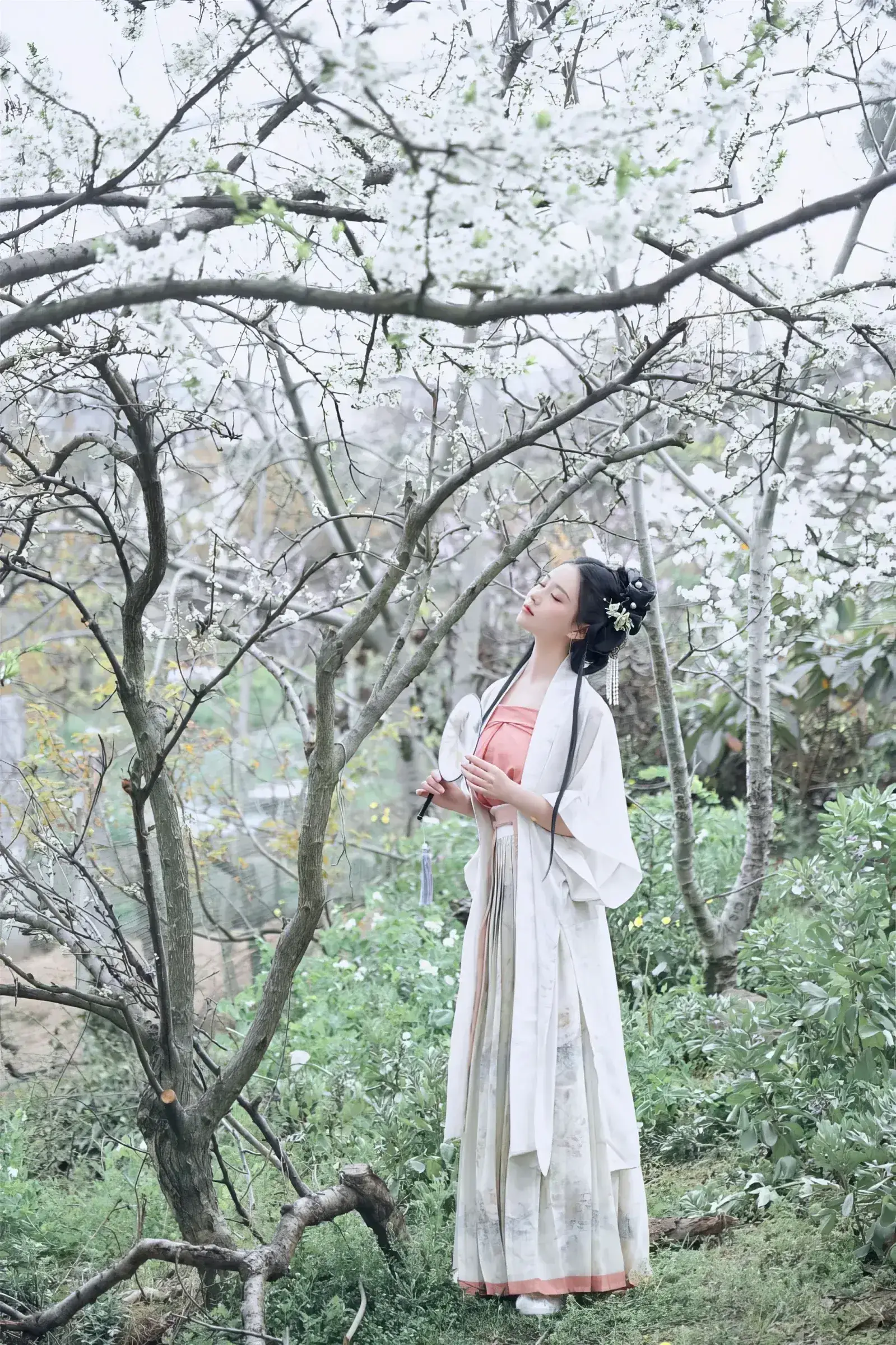 年年Nnian – 三月榕 [51P] - 秀人网免费无水印在线套图写真