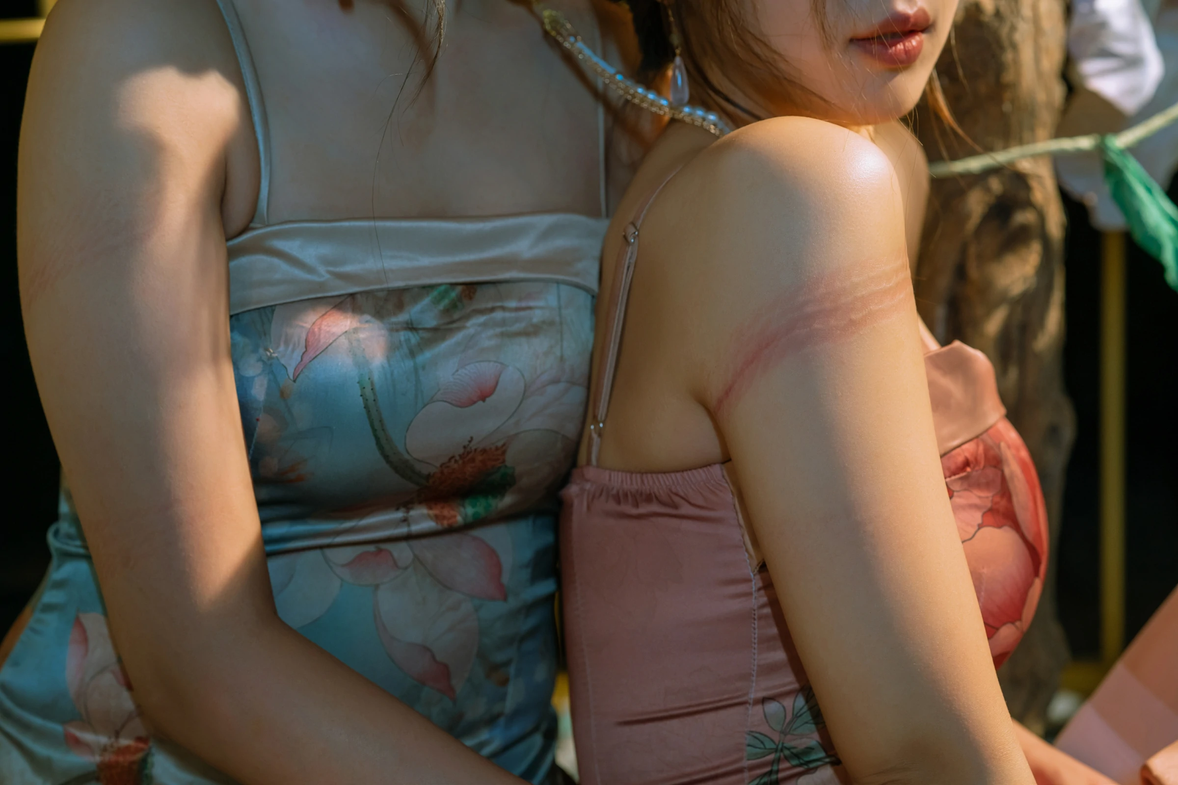 云溪溪&#038;轩萧学姐 – 捆绑双人 [18P] - 秀人网免费无水印在线套图写真