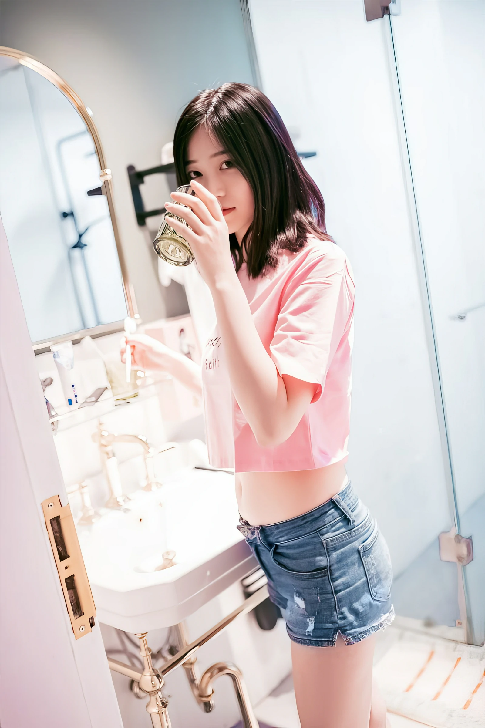 年年Nnian – 短裤T恤 [22P] - 秀人网免费无水印在线套图写真