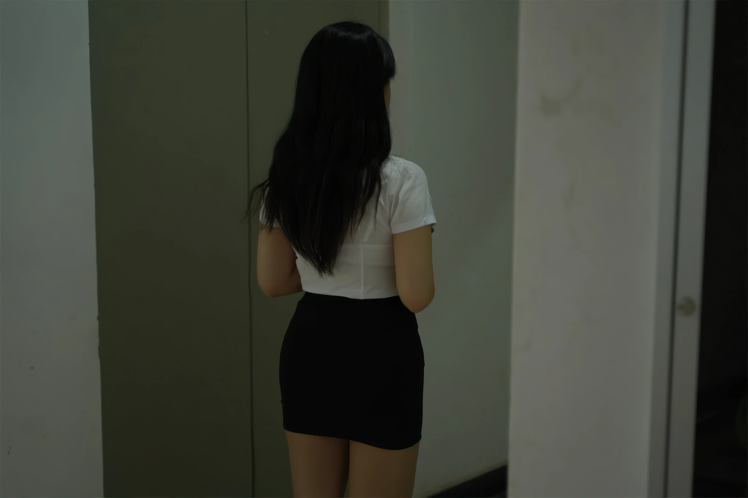 虎森森 – 下班后的OL [70P] - 秀人网免费无水印在线套图写真