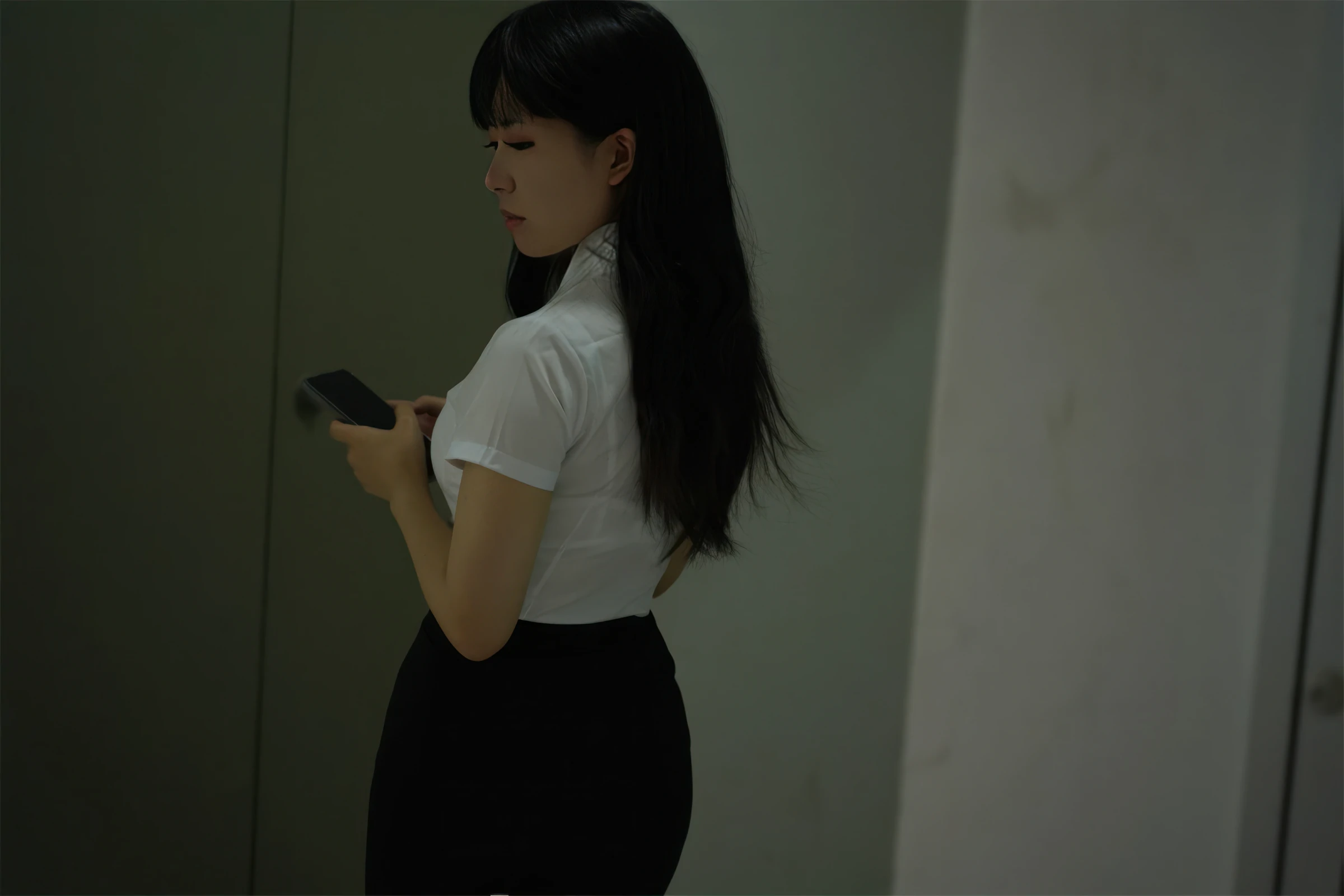 虎森森 – 下班后的OL [70P] - 秀人网免费无水印在线套图写真